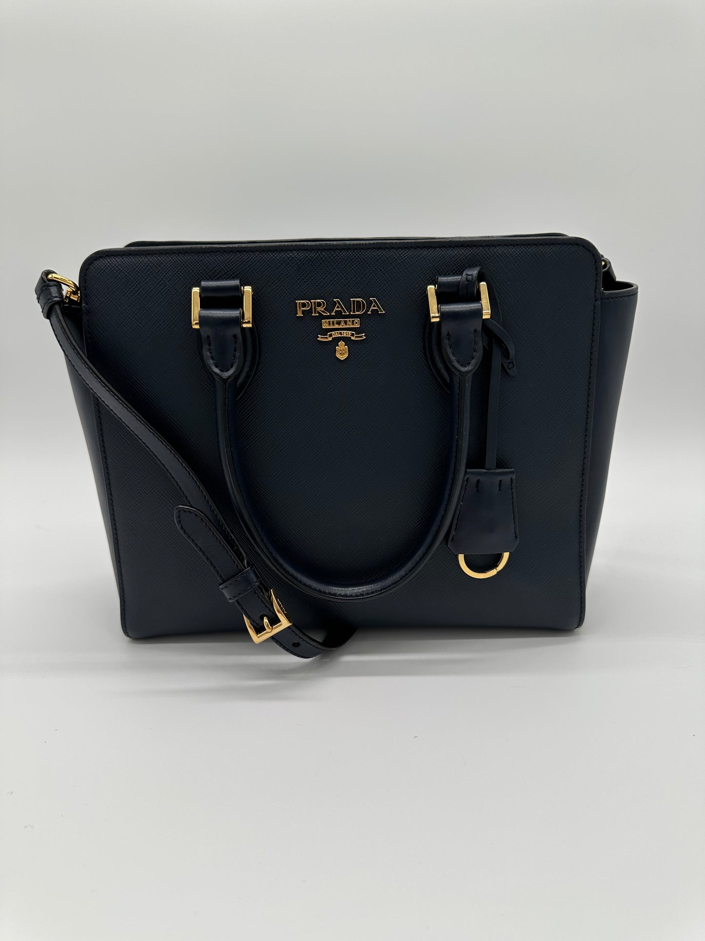 Luxury Soluciens Pre-owned Prada Blue saffiano leather tote with cross body strap and gold toned hardware