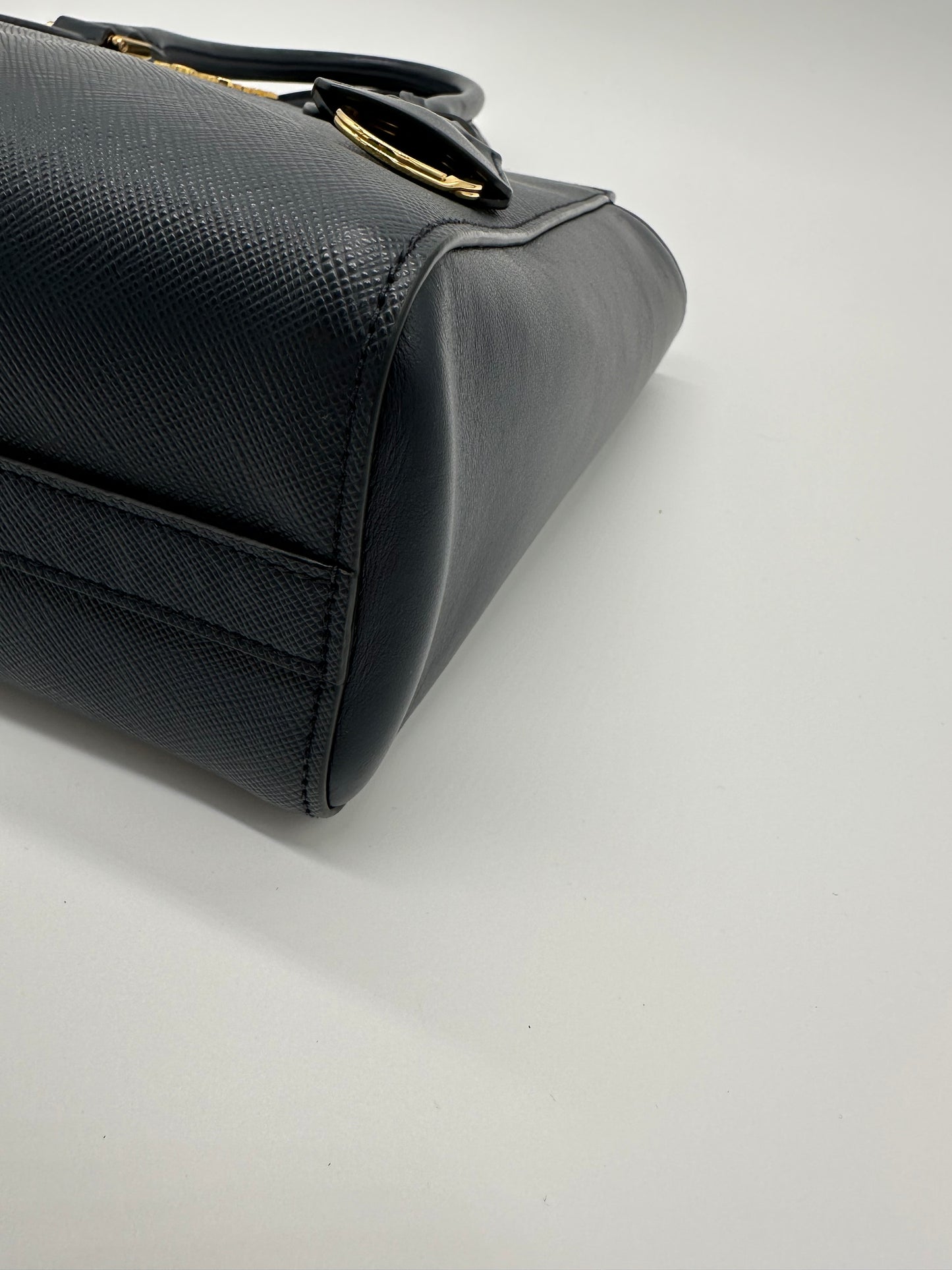 Luxury Soluciens Pre-owned Prada Blue saffiano leather tote with cross body strap and gold toned hardware