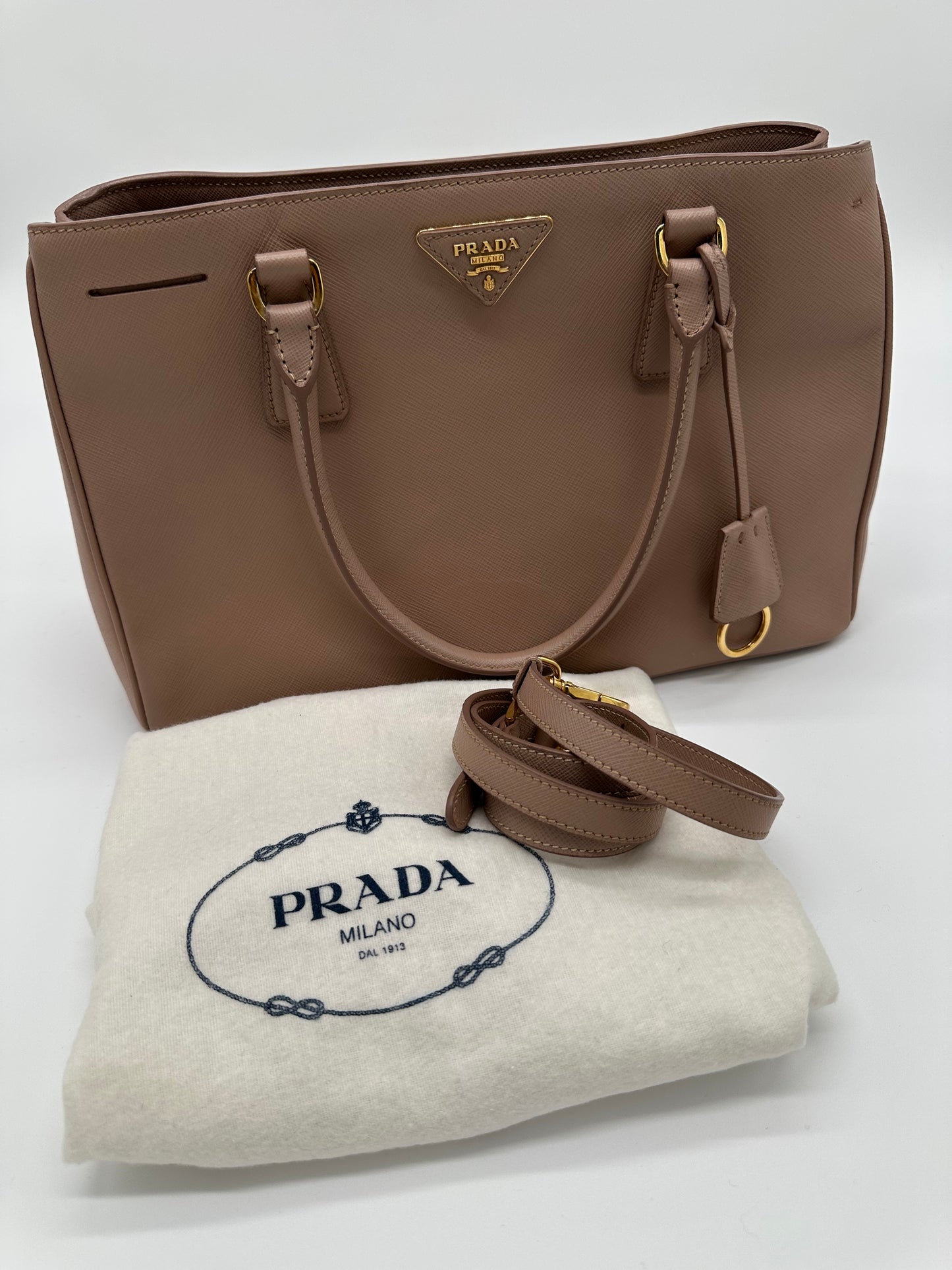 Luxury Soluciens Pre-owned Prada beige saffiano Galleria leather tote with cross body strap with gold hardware