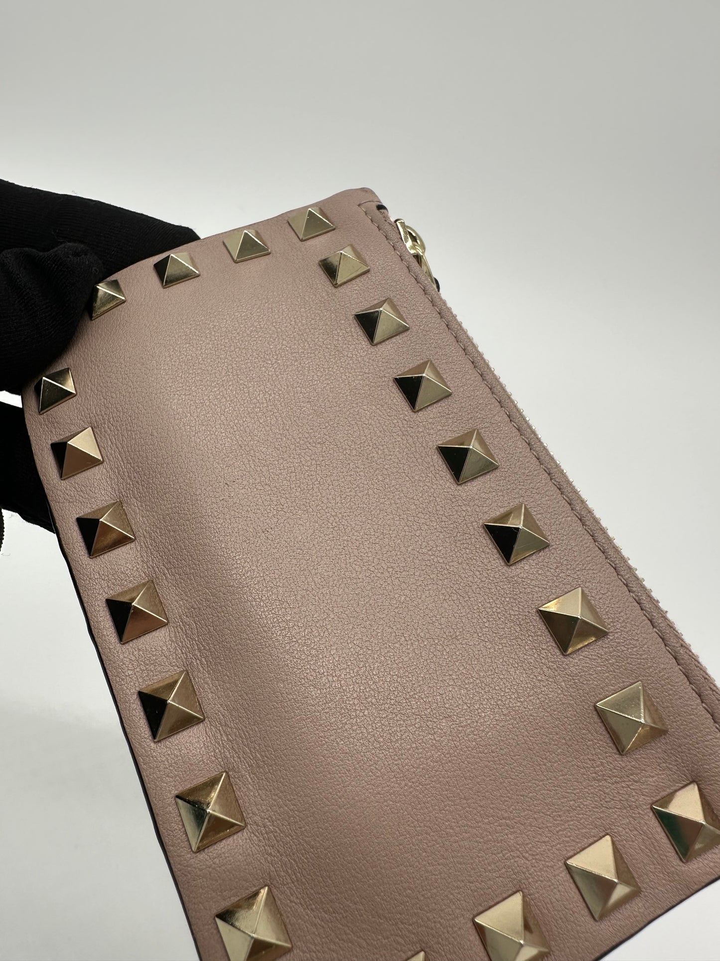 Luxury Soluciens Pre-owned Valentino rock stud card/coin case in beige