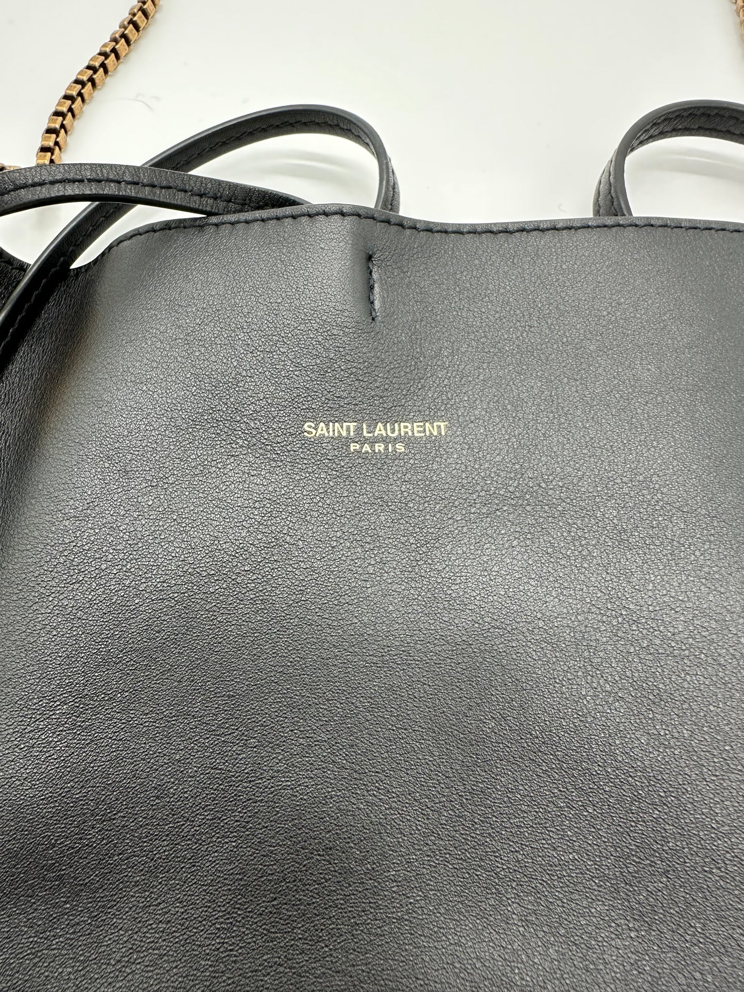 Luxury Soluciens Pre-owned YSL black leather bucket bag small with box chain in brushed bronze