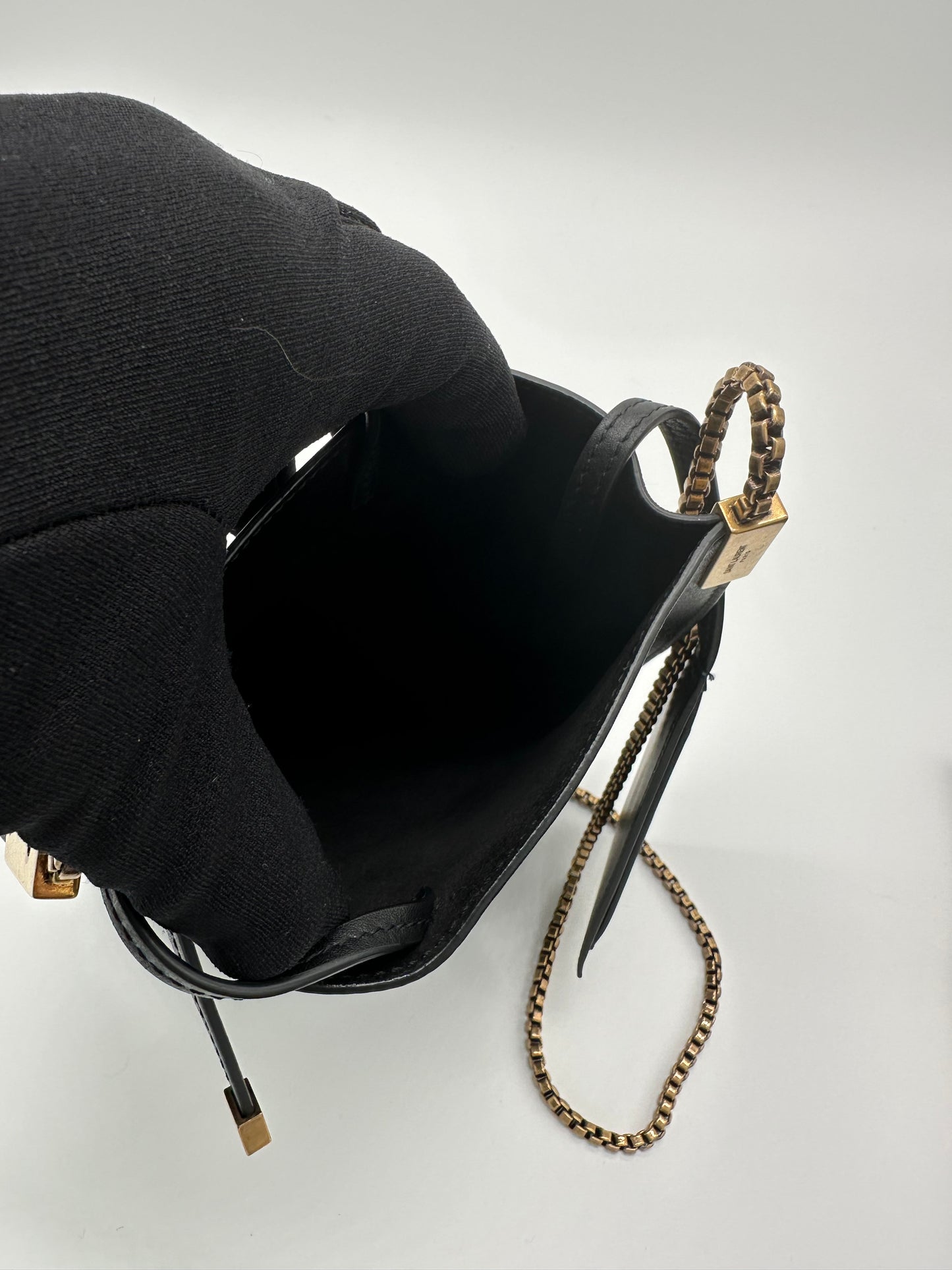 Luxury Soluciens Pre-owned YSL black leather bucket bag small with box chain in brushed bronze