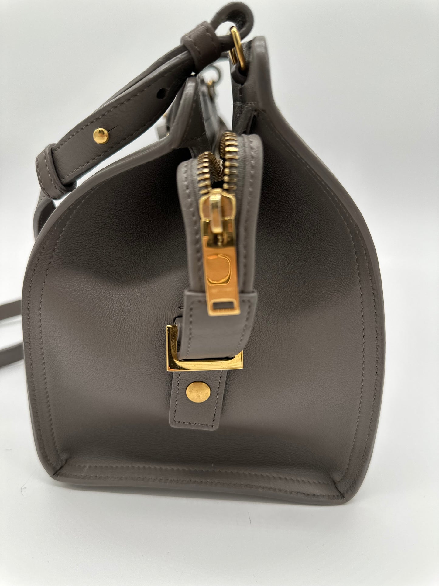 Luxury Soluciens Pre-owned YSL medium Cabas tote with crossbody leather strap, gold toned hardware