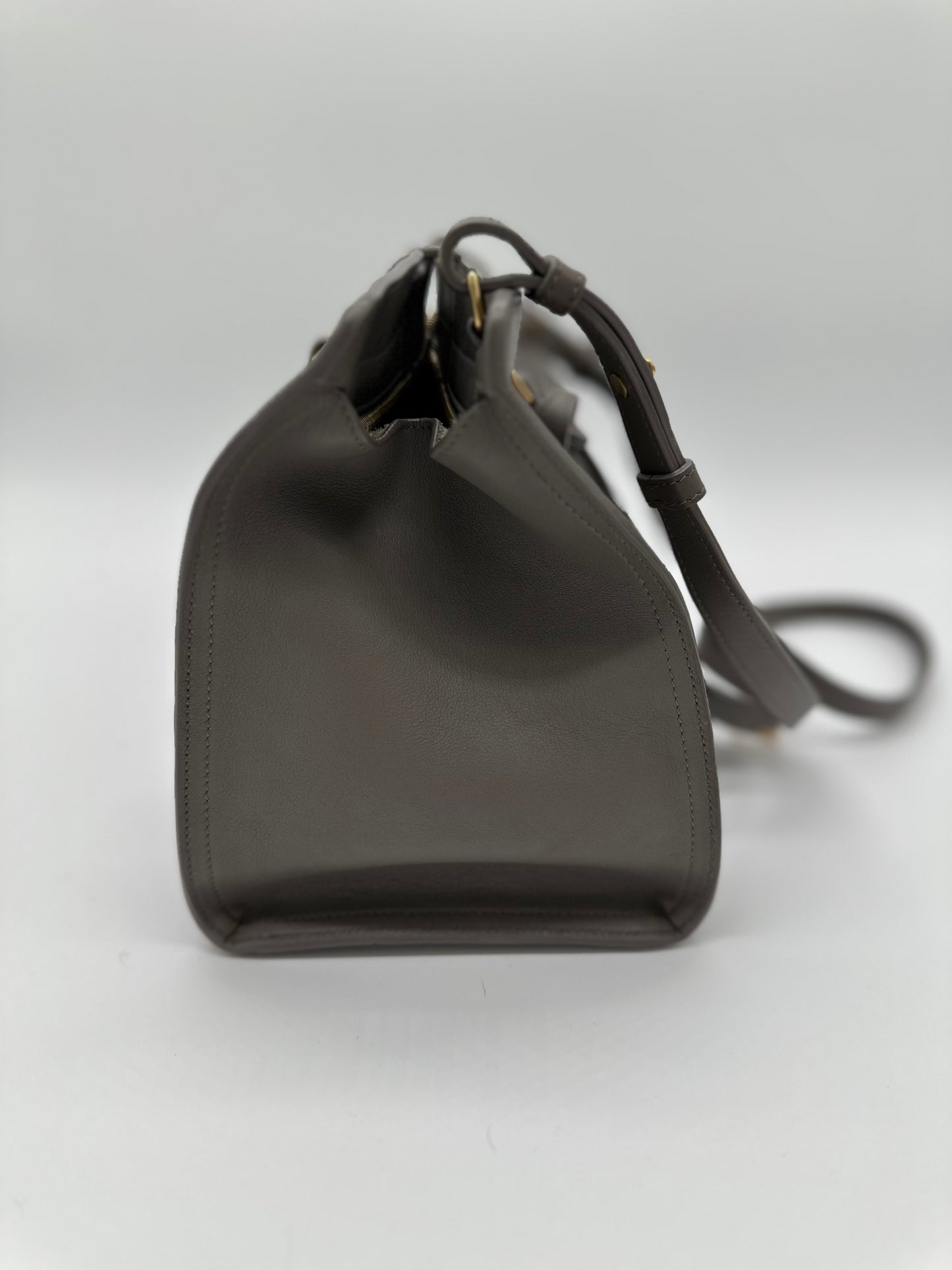 Luxury Soluciens Pre-owned YSL medium Cabas tote with crossbody leather strap, gold toned hardware