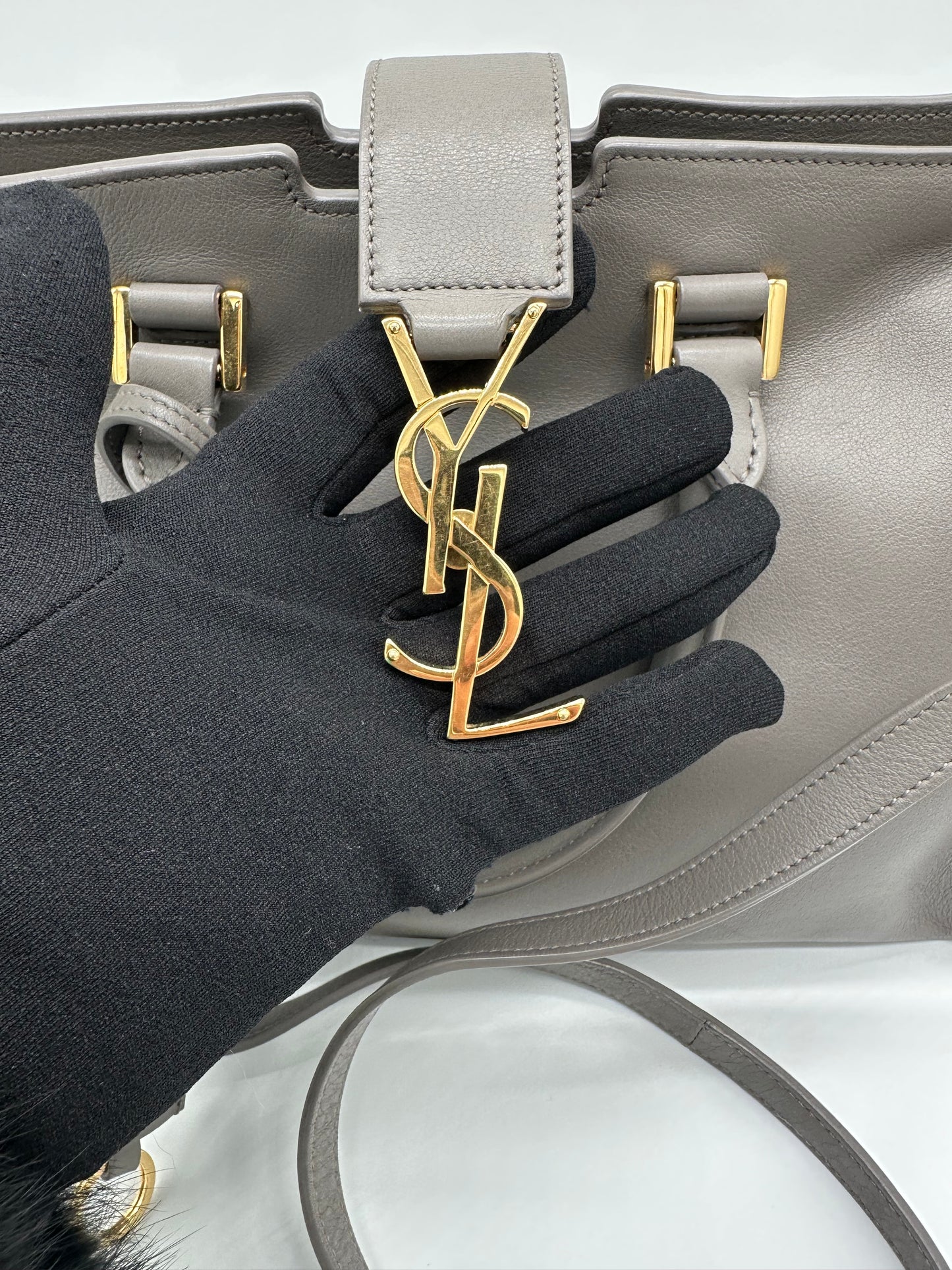 Luxury Soluciens Pre-owned YSL medium Cabas tote with crossbody leather strap, gold toned hardware