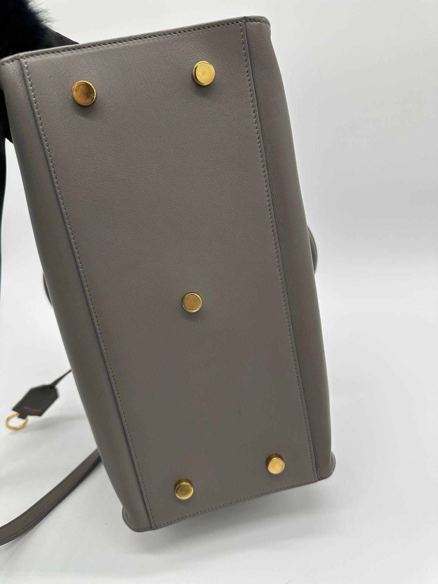 Luxury Soluciens Pre-owned YSL medium Cabas tote with crossbody leather strap, gold toned hardware