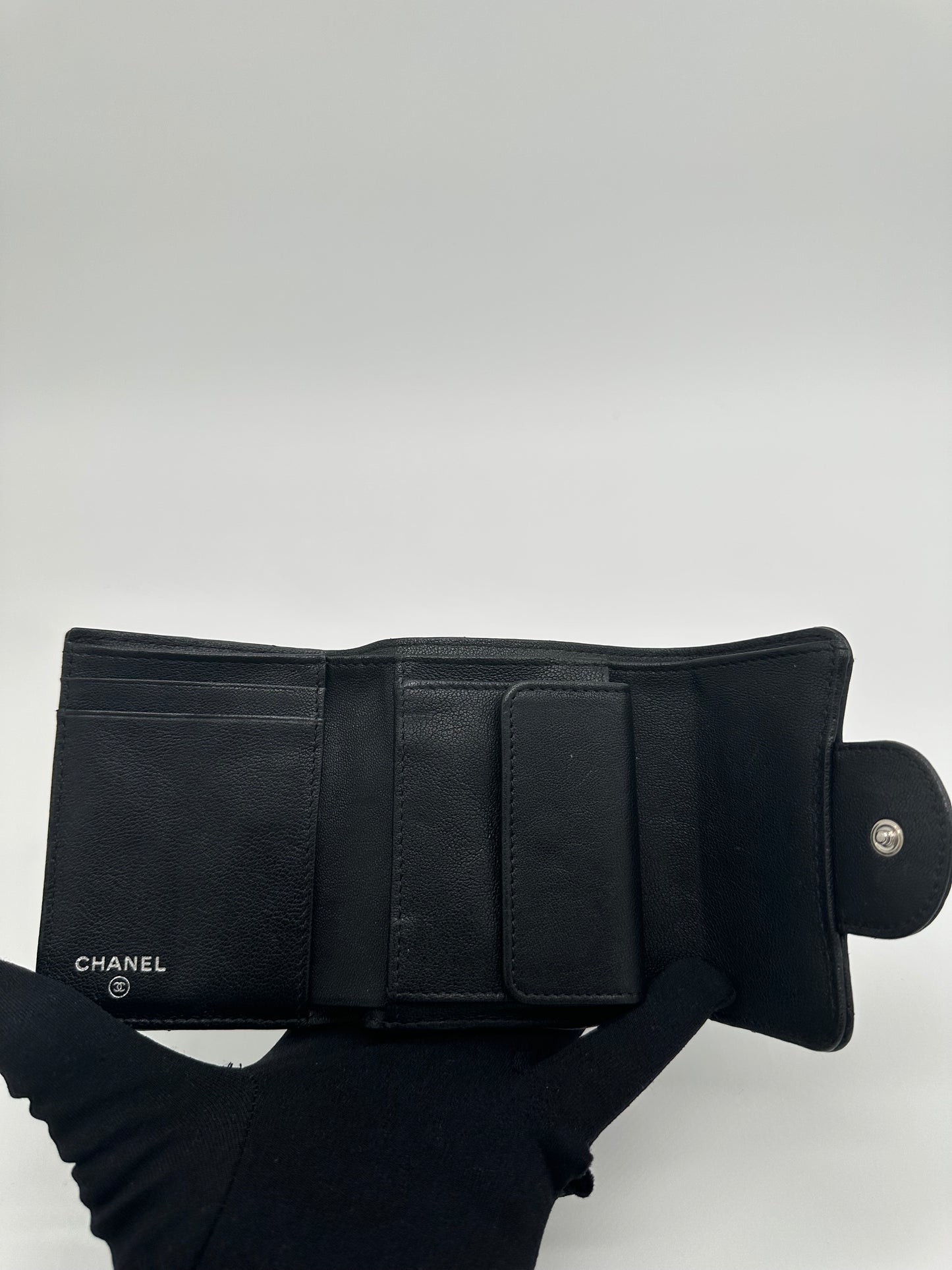 Luxury Soluciens Pre-owned Chanel all black leather trifold wallet