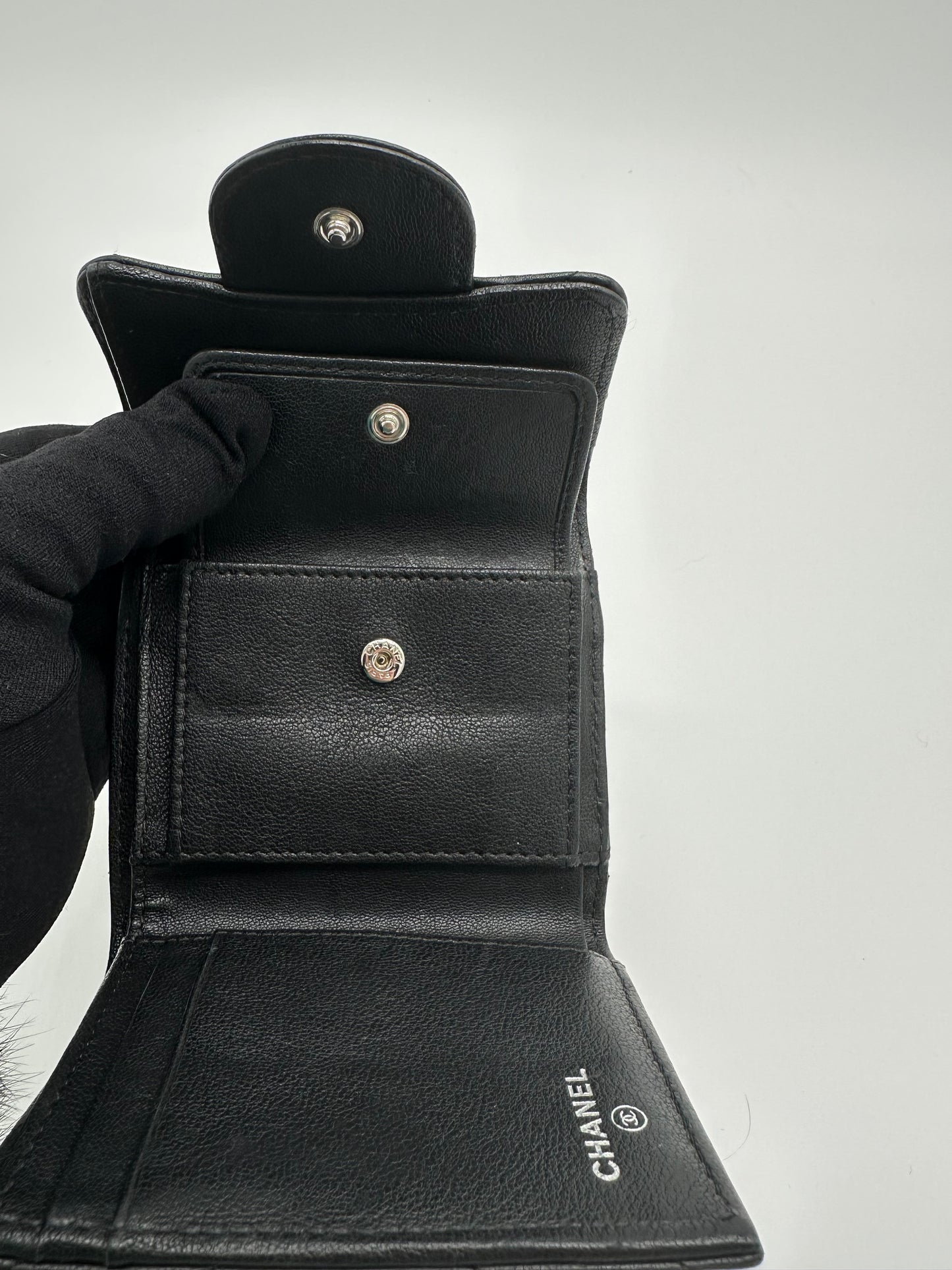 Luxury Soluciens Pre-owned Chanel all black leather trifold wallet