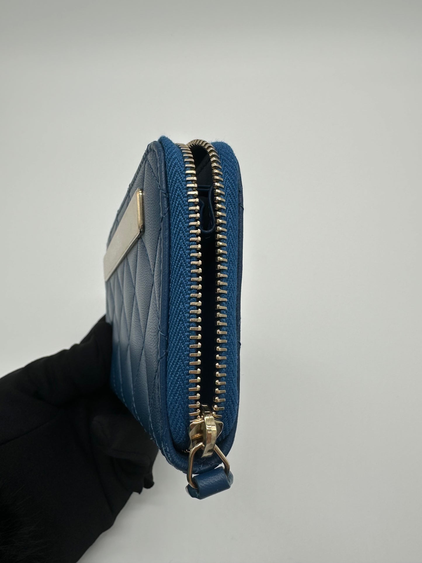 Luxury Soluciens Pre-owned Chanel lambskin leather zippy wallet with silver toned front plate