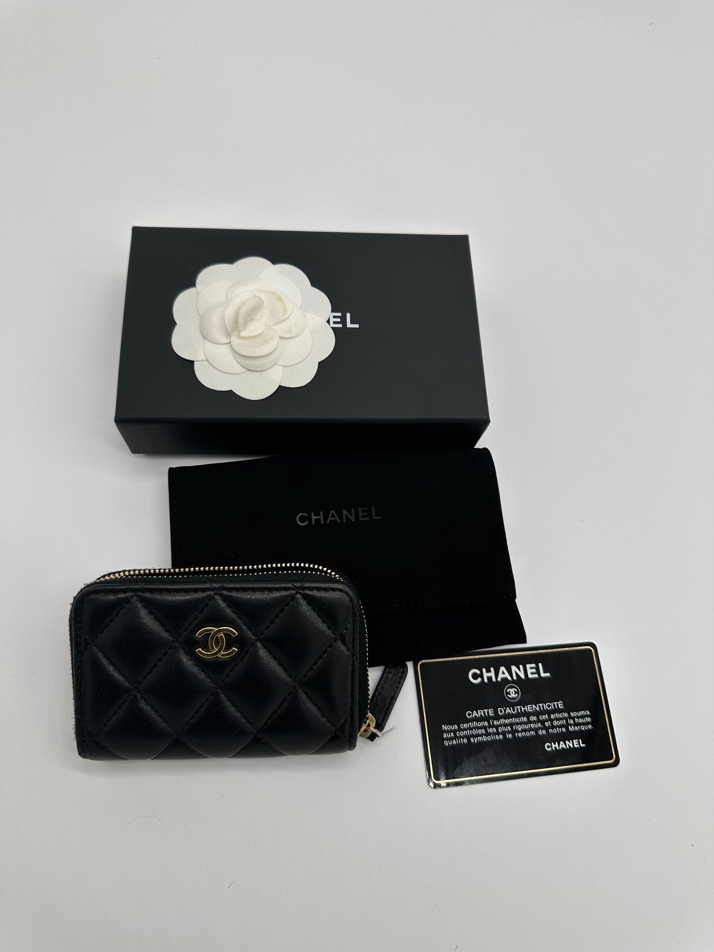 Luxury Soluciens Pre-owned Chanel black small zippy card wallet in lambskin with gold tone hard ware