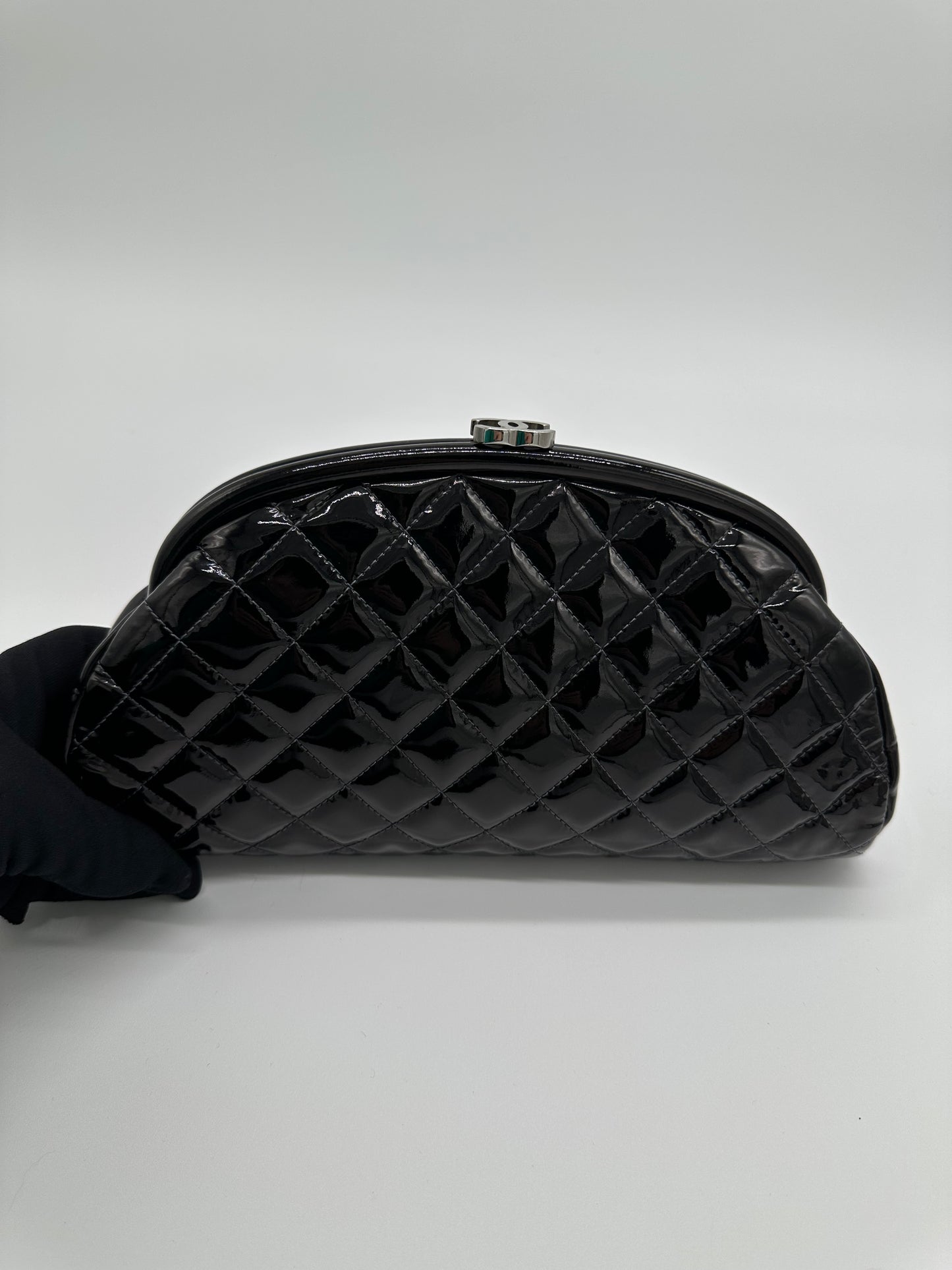 Luxury Soluciens Pre-owned Chanel black patent leather quilted timeless clutch with silver toned hardware