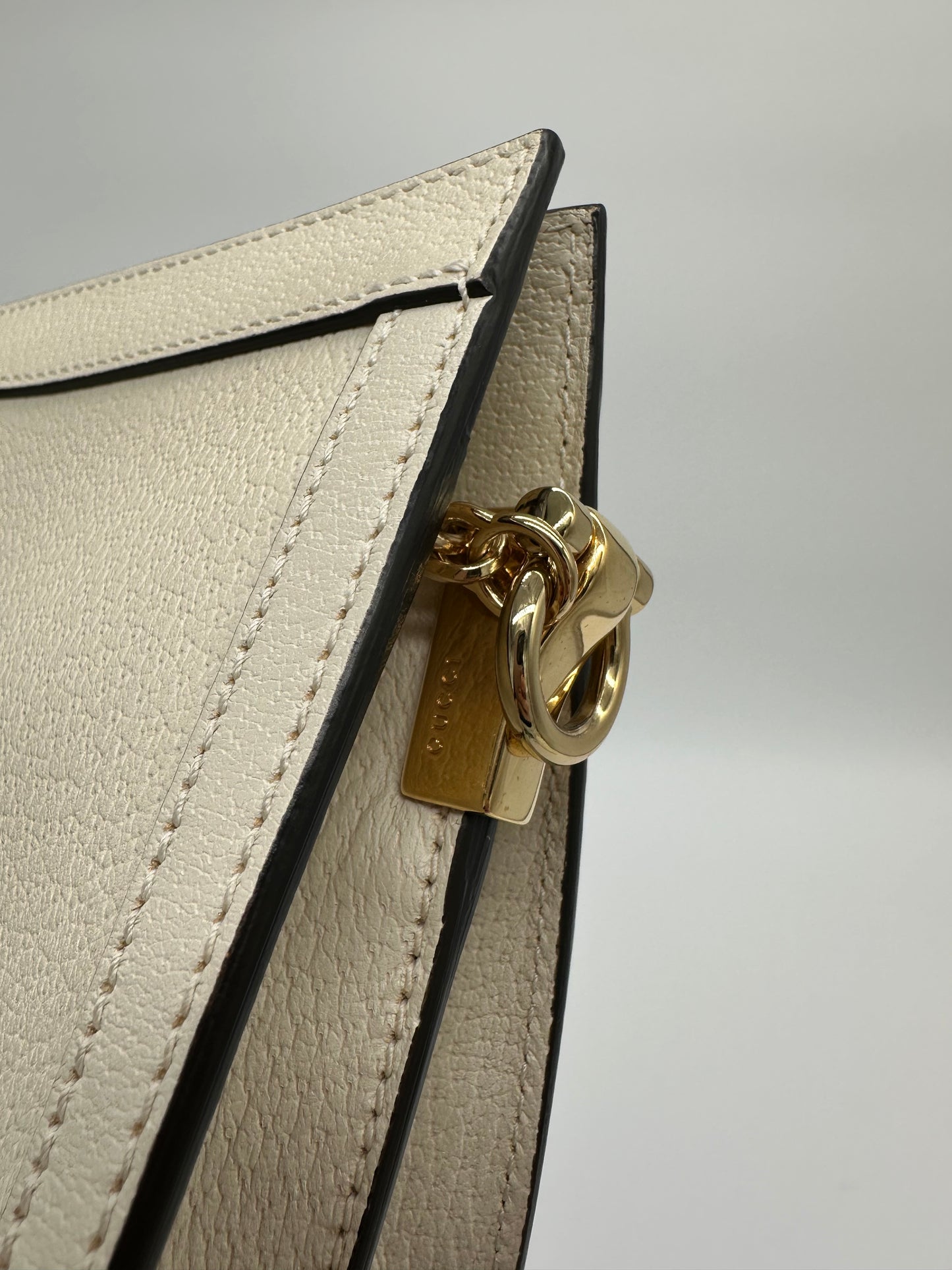 Luxury Soluciens Pre-owned Gucci Ophedia off-white leather shoulder bag