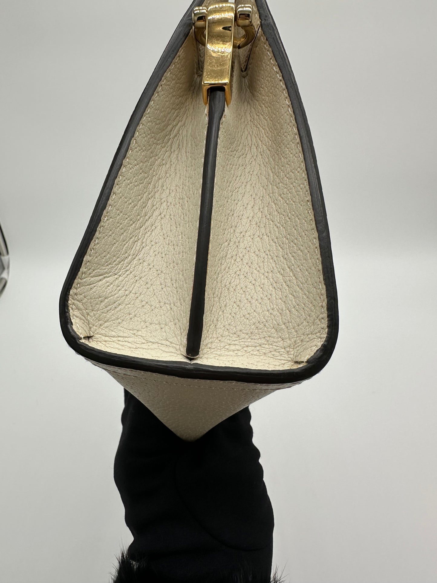 Luxury Soluciens Pre-owned Gucci Ophedia off-white leather shoulder bag