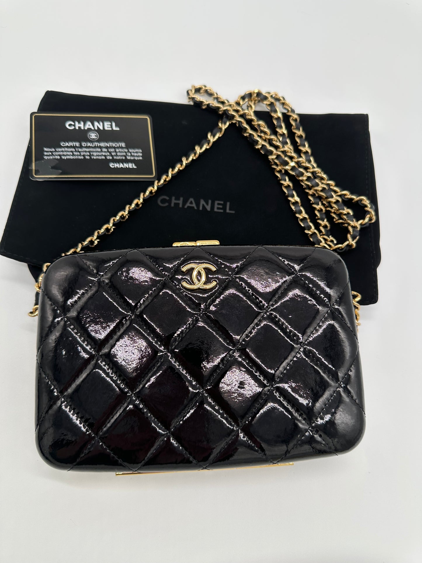 Luxury Soluciens Pre-owned Chanel black patent leather special edition cross body bag