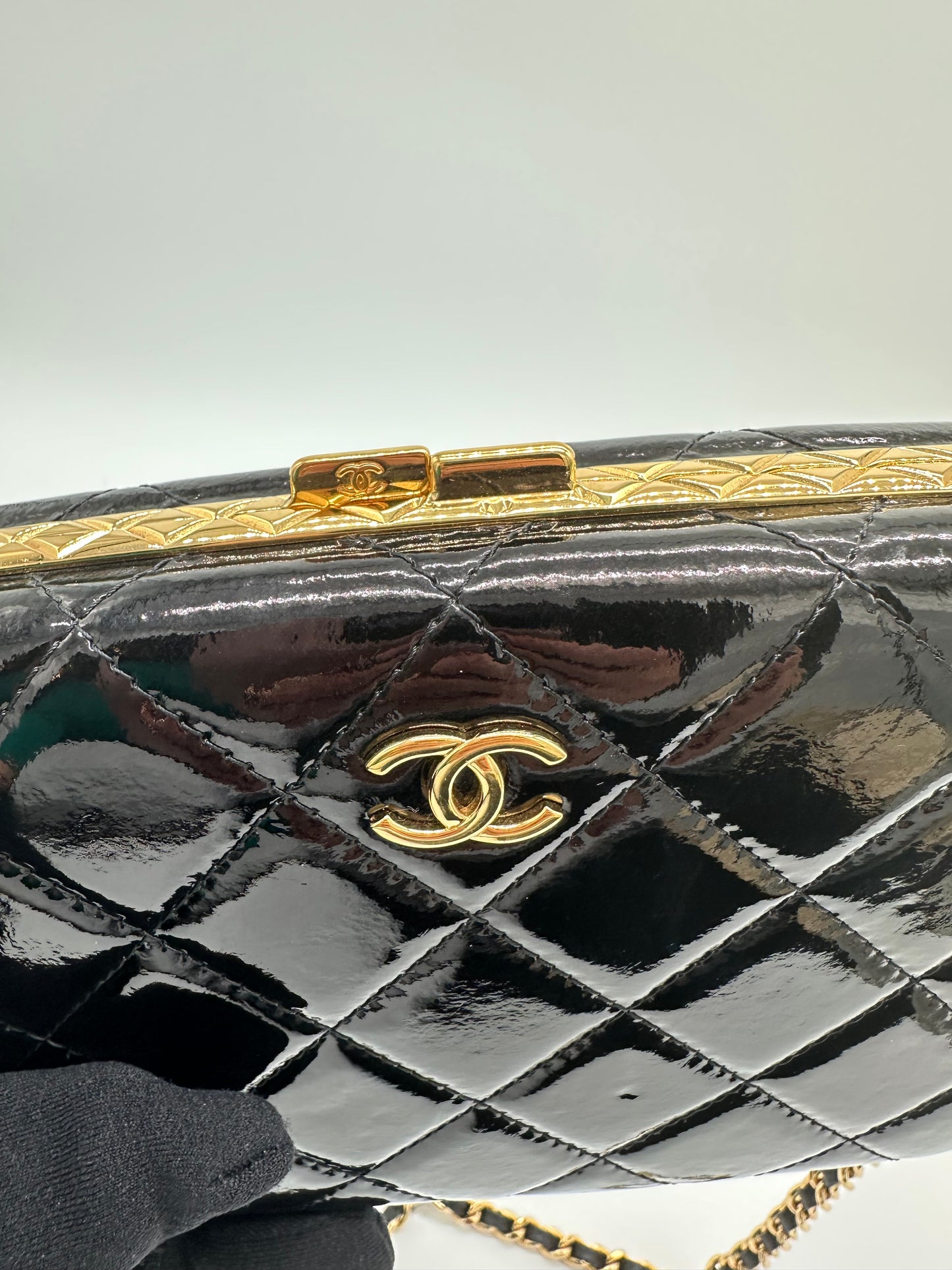 Luxury Soluciens Pre-owned Chanel black patent leather special edition cross body bag