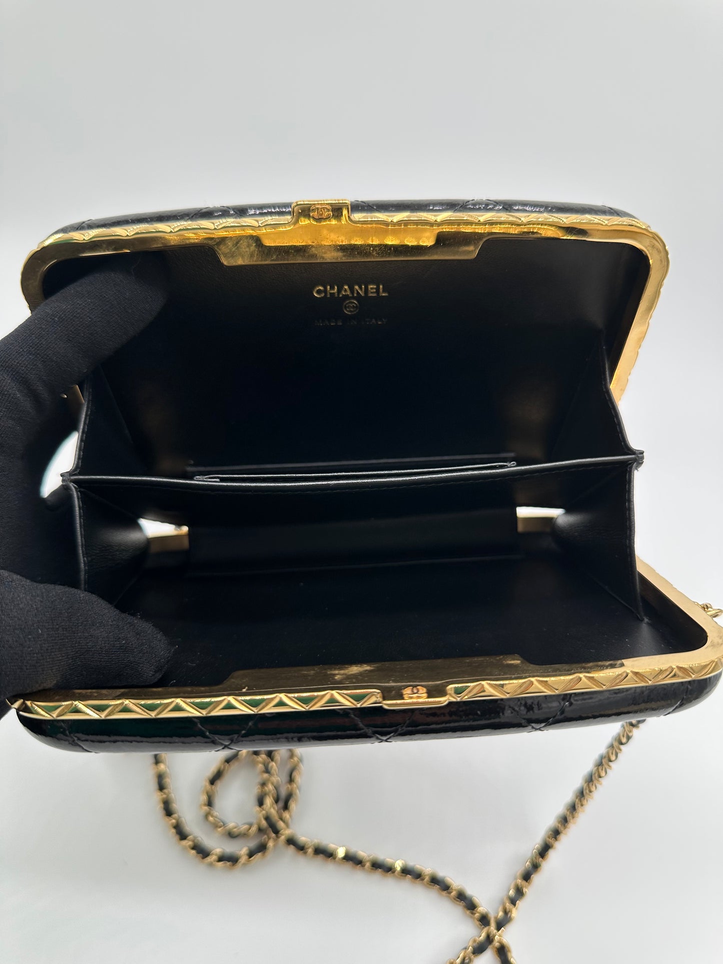 Luxury Soluciens Pre-owned Chanel black patent leather special edition cross body bag
