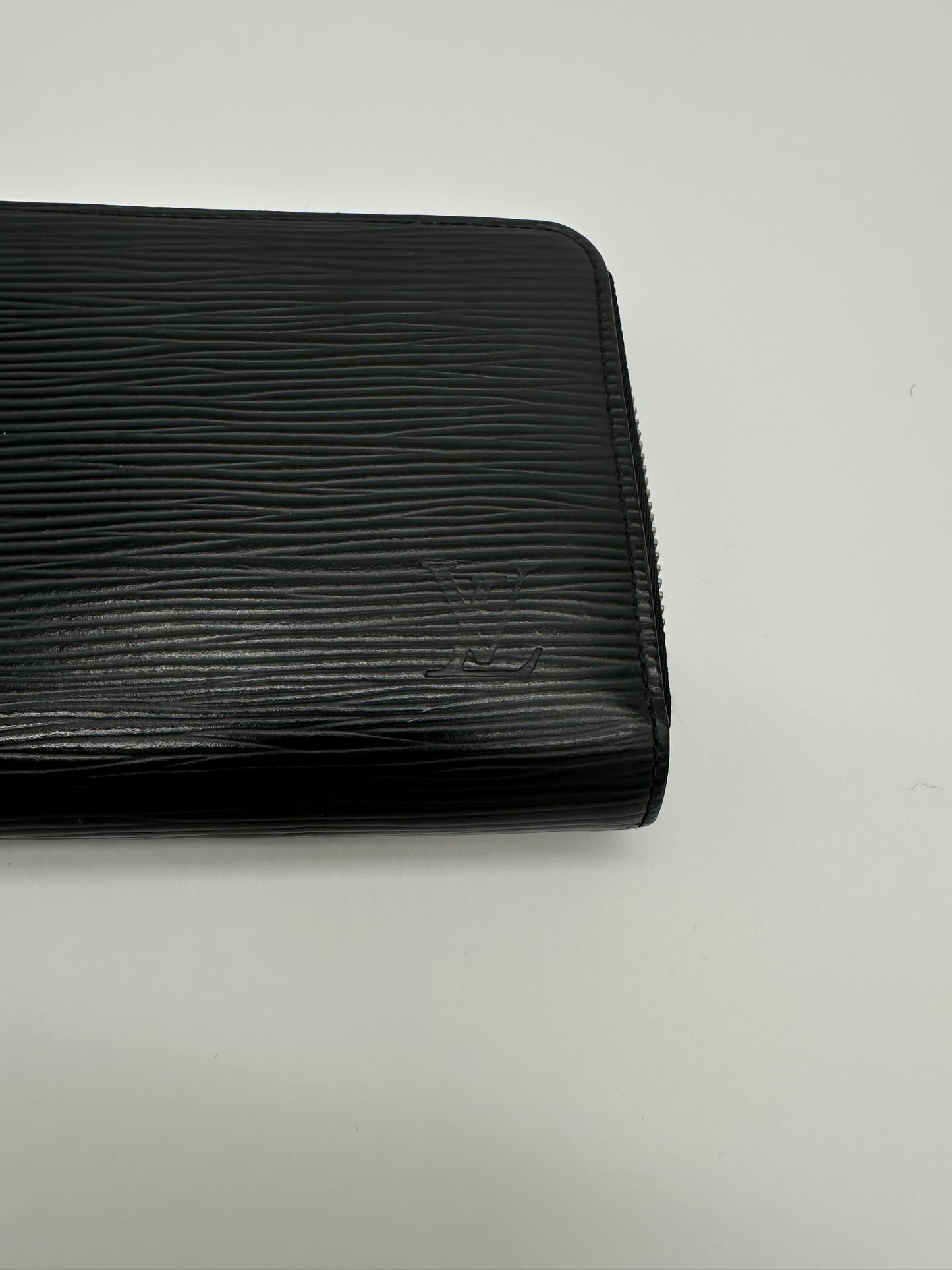 Luxury Soluciens Pre-owned Louis Vuitton black epi leather large zippy wallet