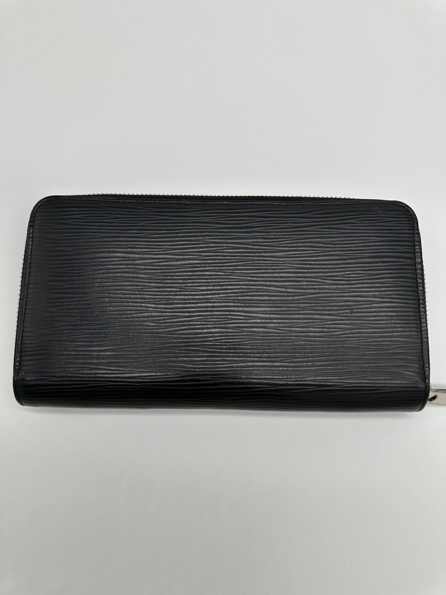 Luxury Soluciens Pre-owned Louis Vuitton black epi leather large zippy wallet