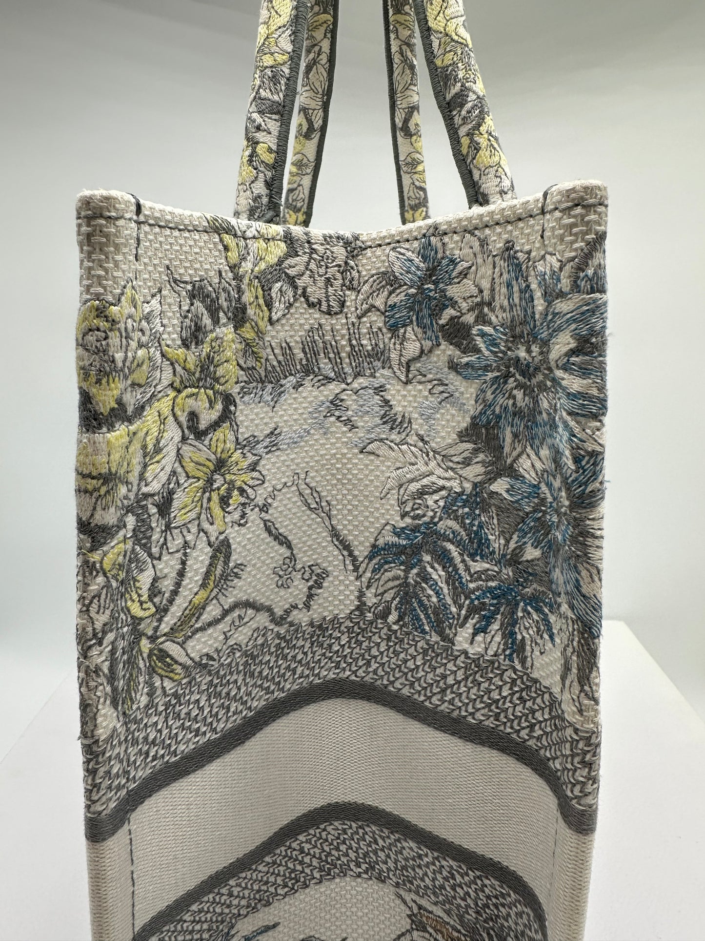 Luxury Soluciens Pre-owned DIOR large book tote with Latte embroidery