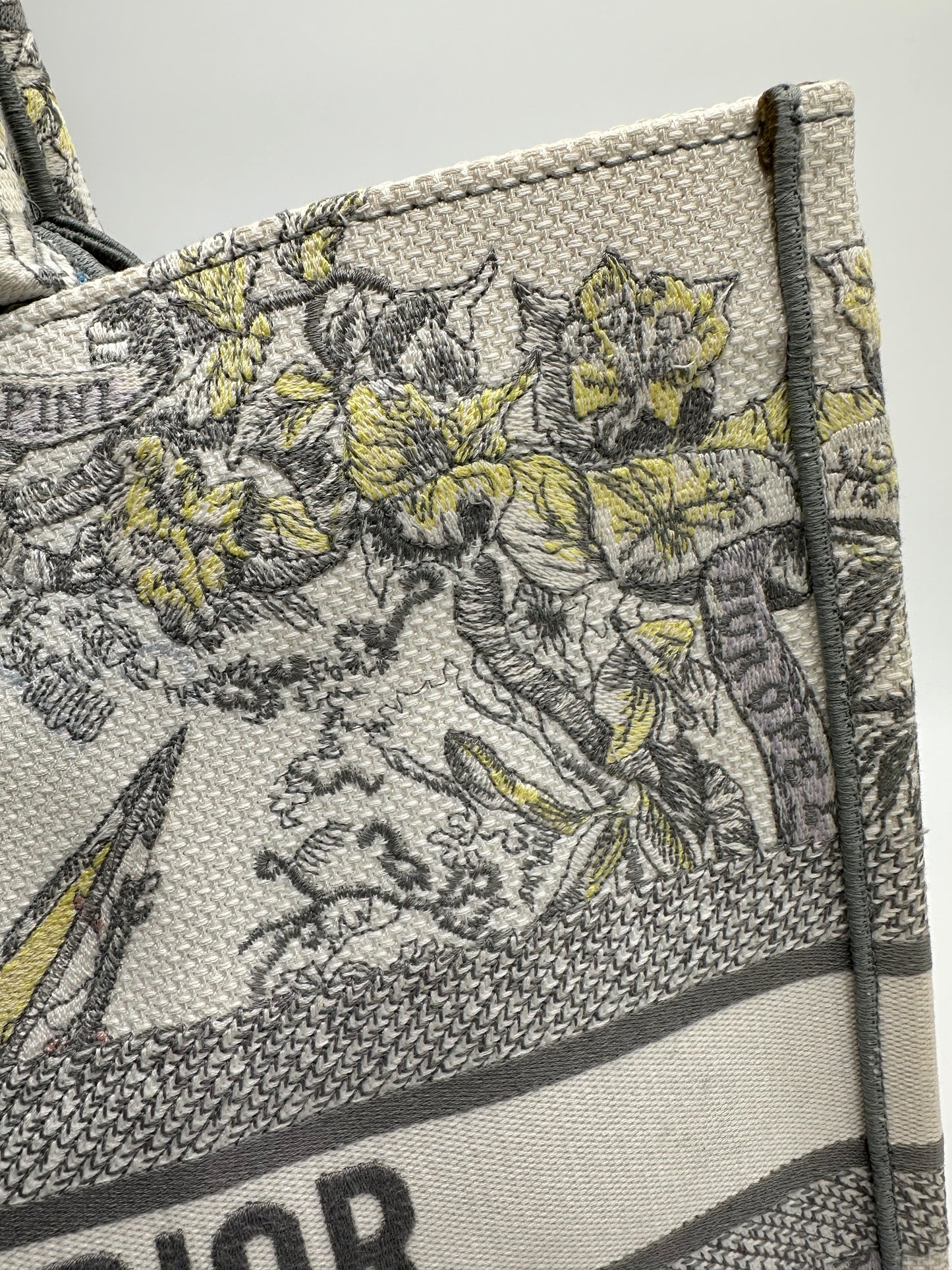 Luxury Soluciens Pre-owned DIOR large book tote with Latte embroidery