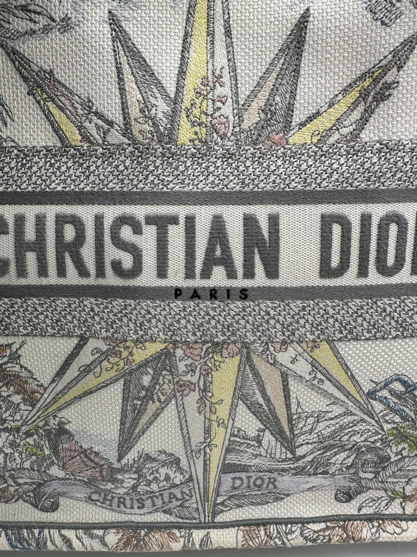 Luxury Soluciens Pre-owned DIOR large book tote with Latte embroidery