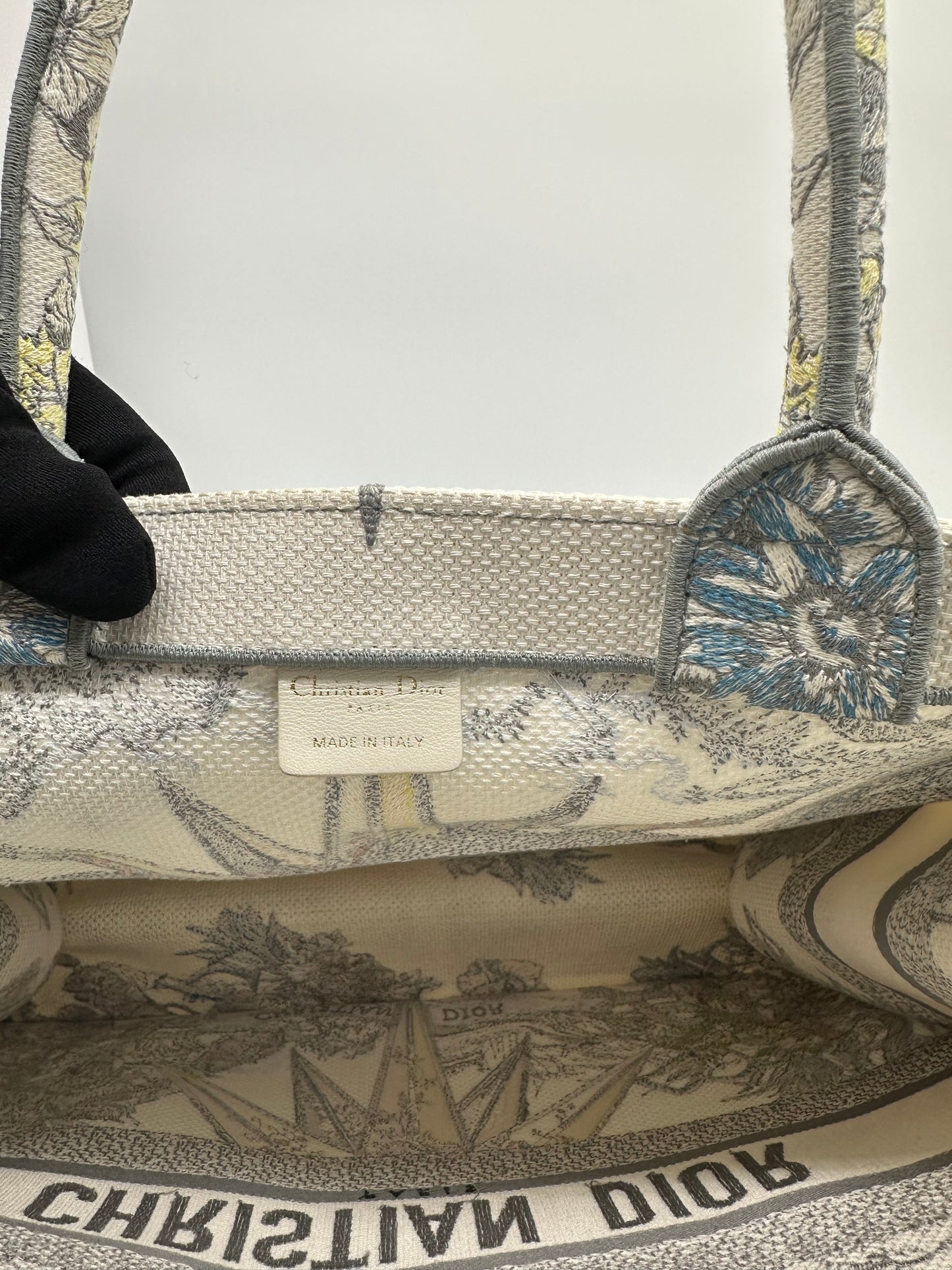 Luxury Soluciens Pre-owned DIOR large book tote with Latte embroidery
