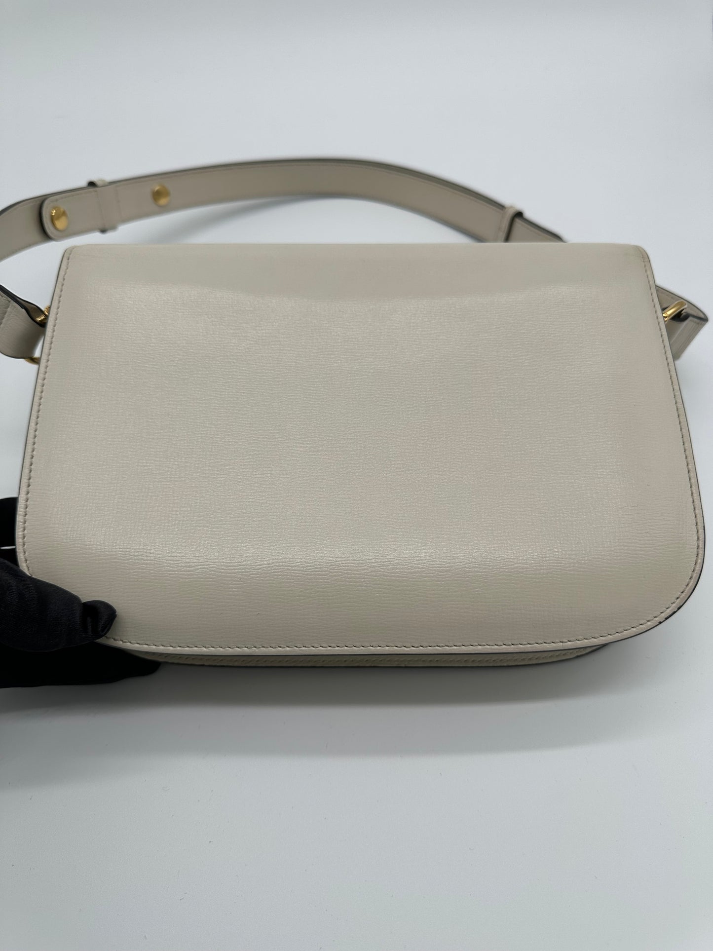 Luxury Soluciens Pre-owned Gucci horsebit 1955 small shoulder bag with adjustable strap in off white leather