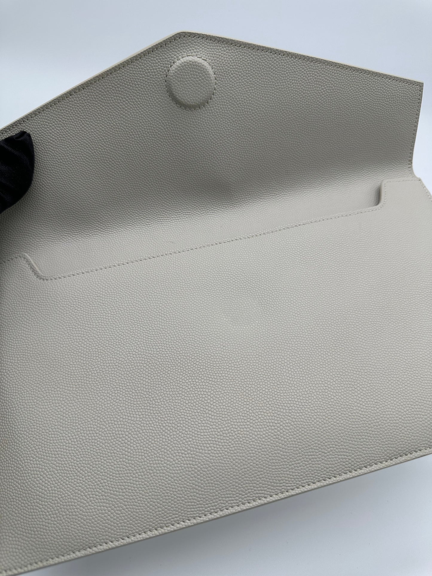 Luxury Soluciens Pre-owned YSL cream envelope clutch