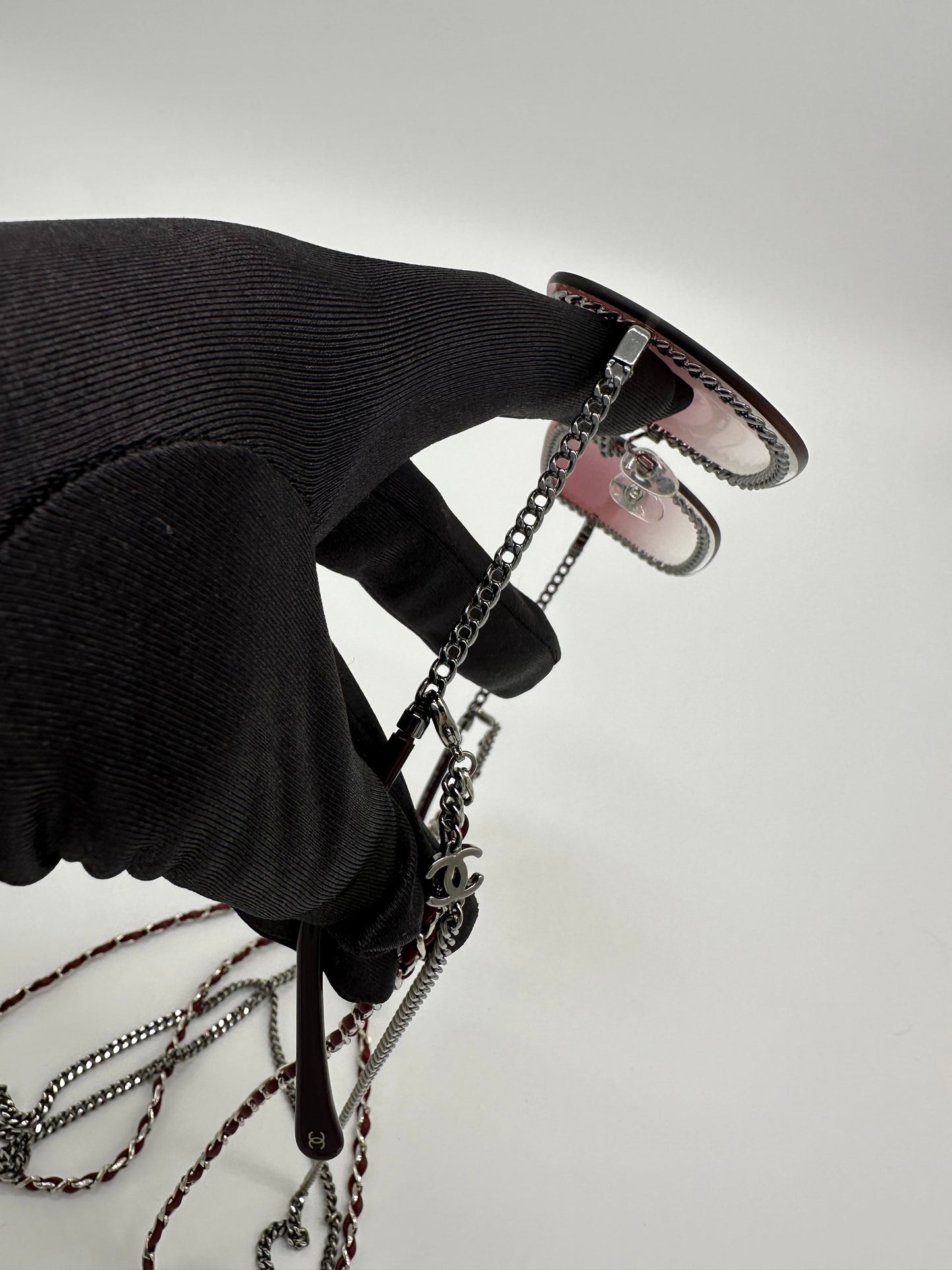 Luxury Soluciens Pre-Owned Chanel Sunnies in Silver Tone