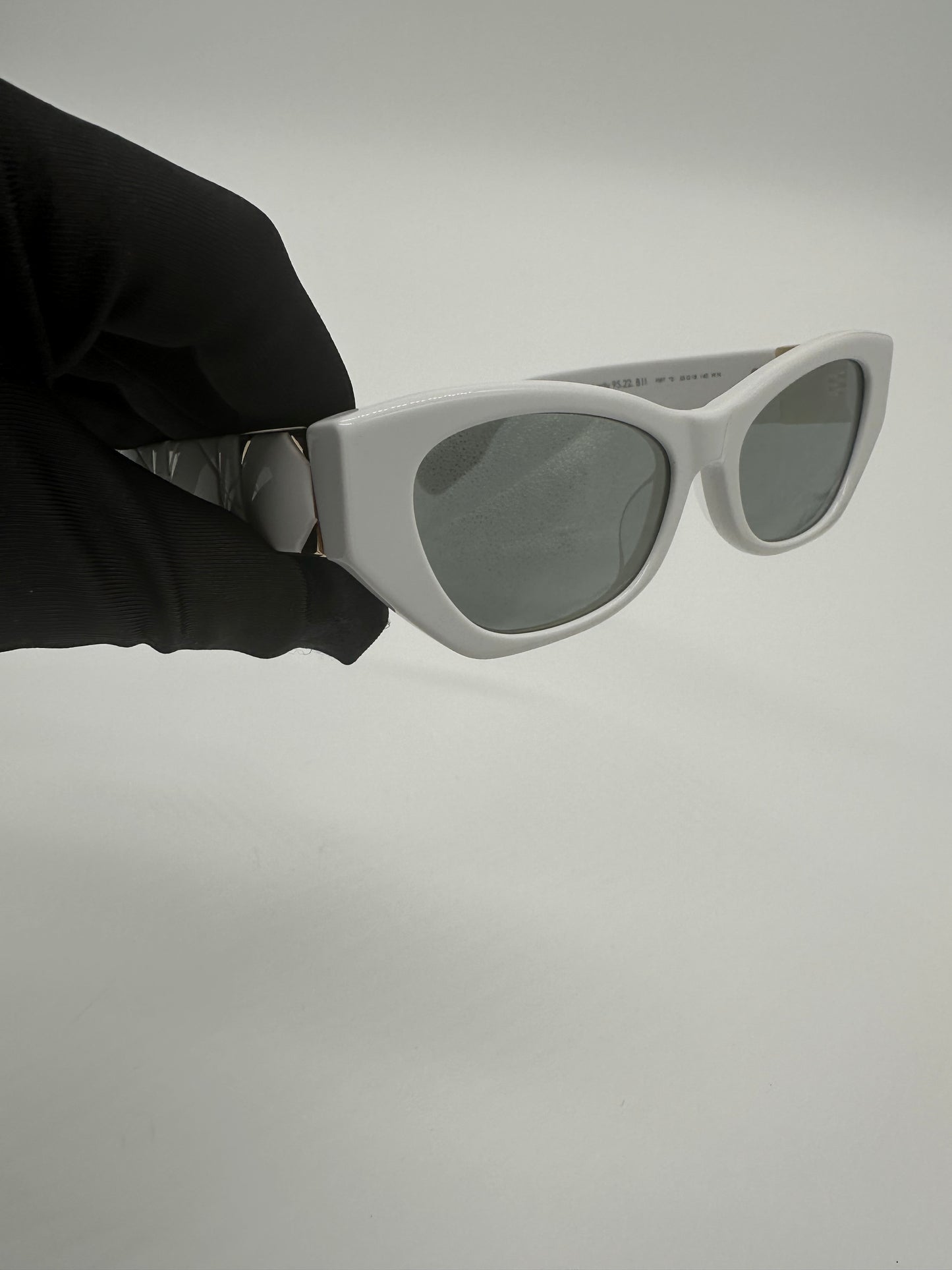 Luxury Soluciens Pre-Owned Dior Cannage White Slim Sunglasses