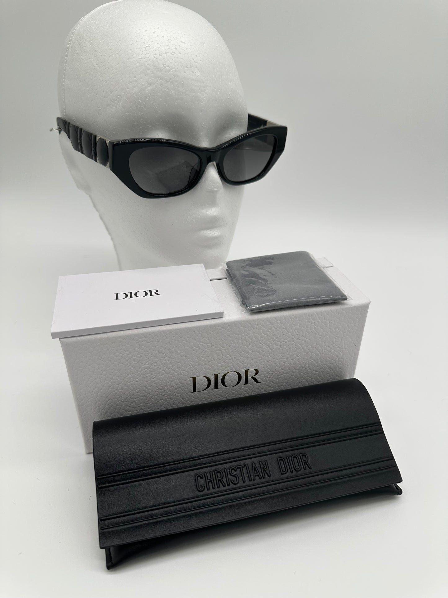 Luxury Soluciens Pre-Owned DIOR slim Sunglasses in Black