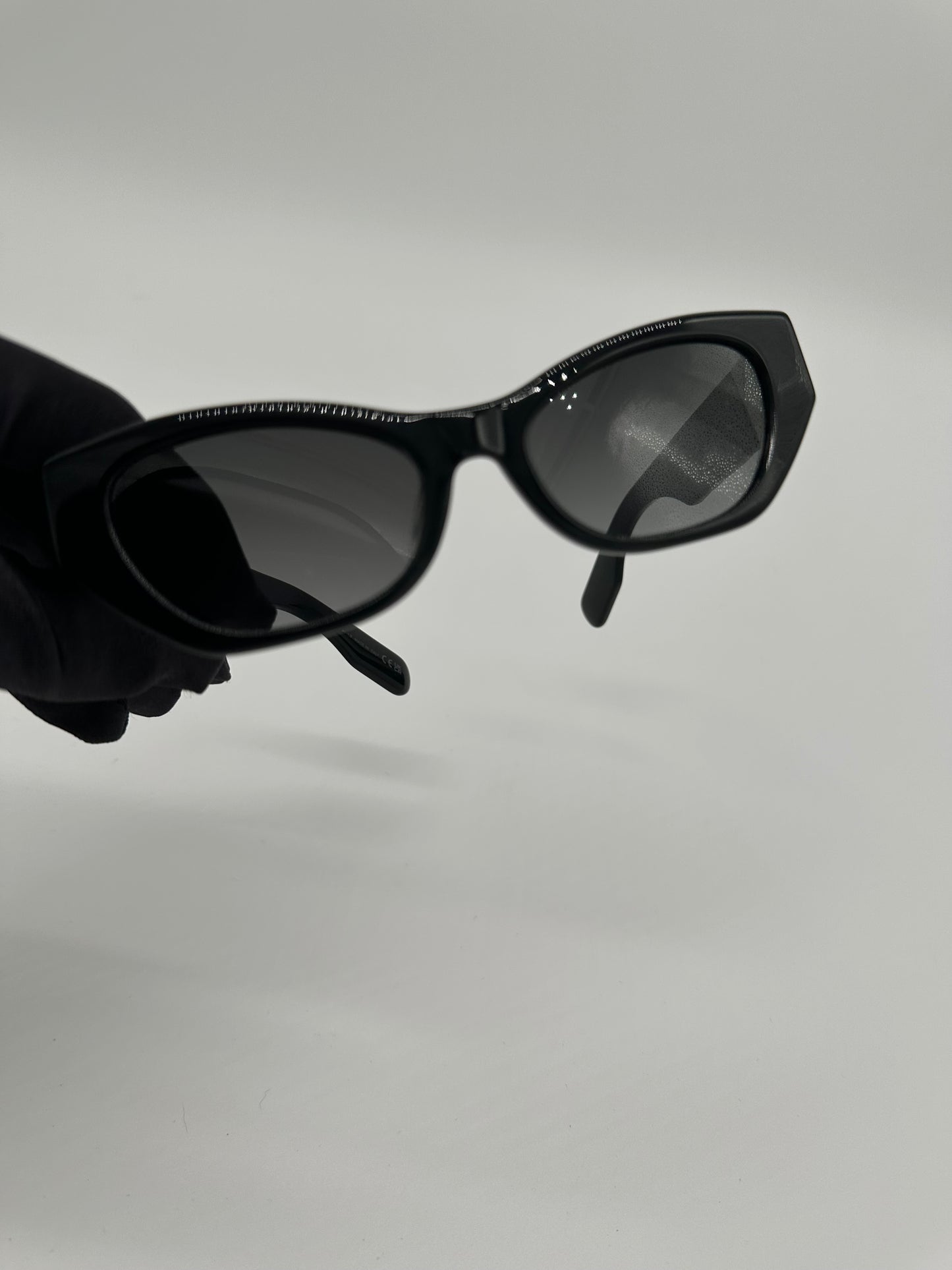 Luxury Soluciens Pre-Owned DIOR slim Sunglasses in Black