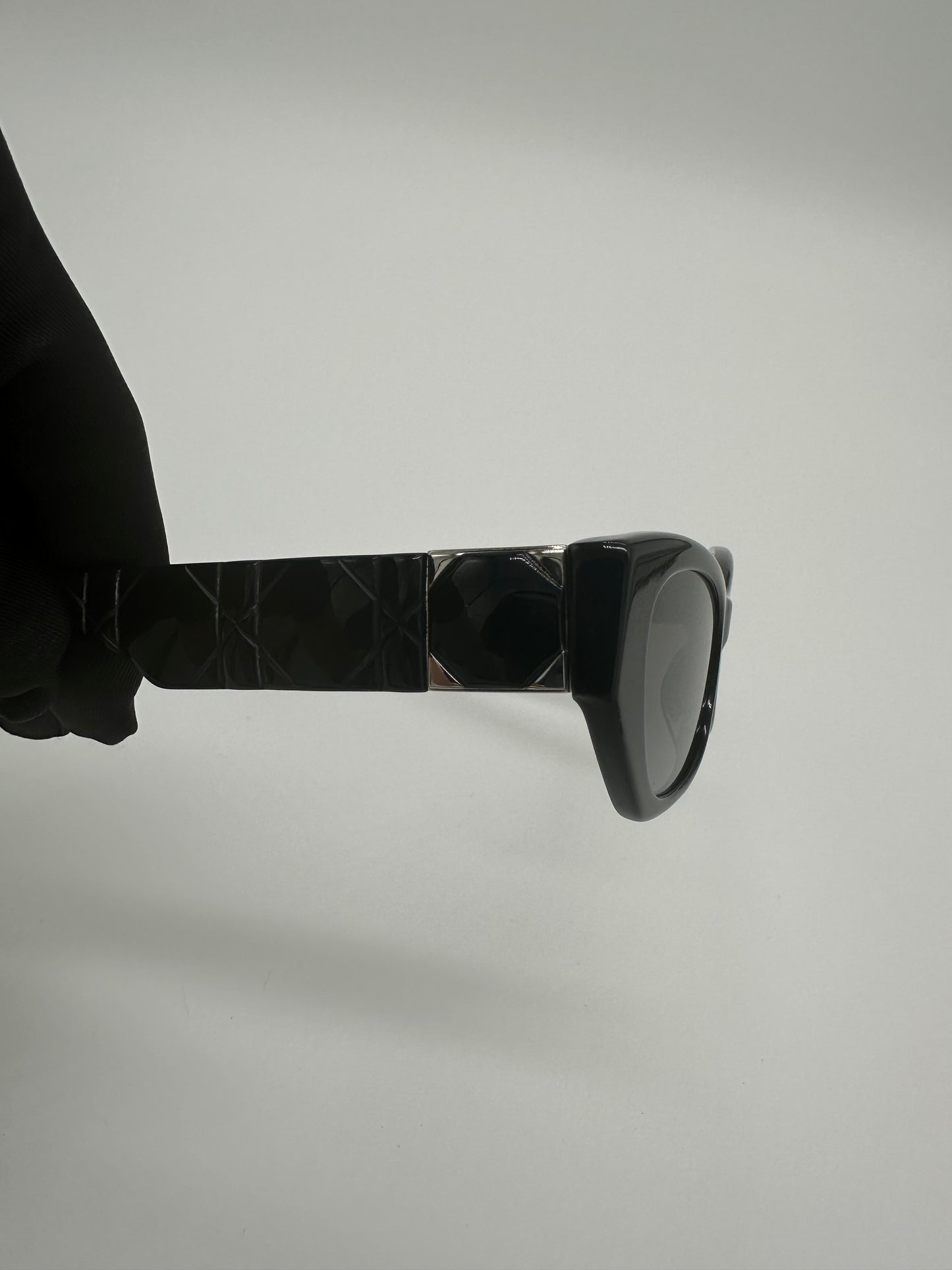 Luxury Soluciens Pre-Owned DIOR slim Sunglasses in Black