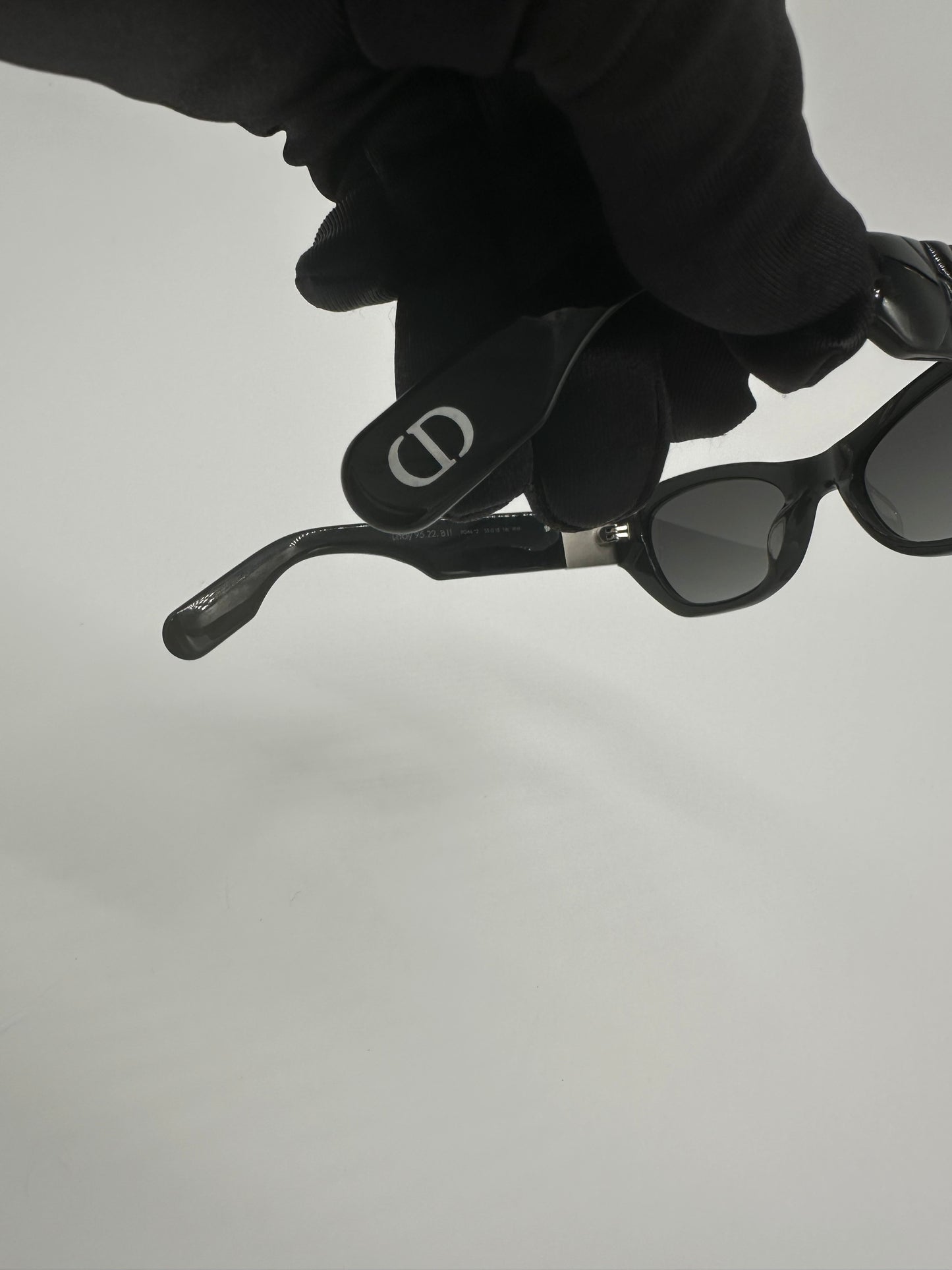 Luxury Soluciens Pre-Owned DIOR slim Sunglasses in Black