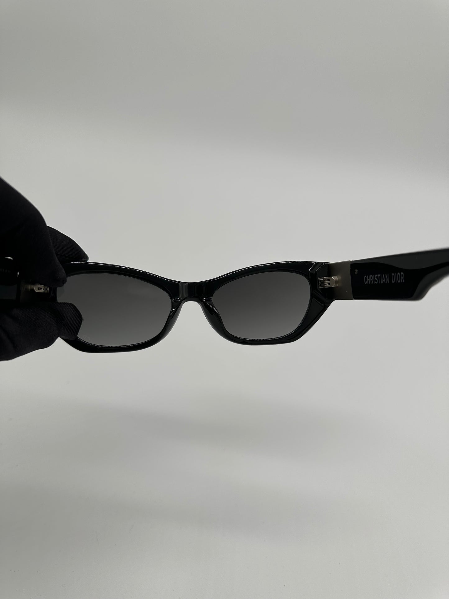 Luxury Soluciens Pre-Owned DIOR slim Sunglasses in Black