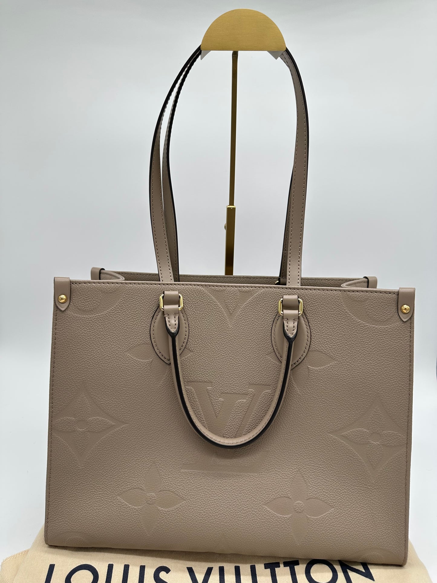 Luxury Soluciens Pre-owned Louis Vuitton MM on the Go in Empriente Leather in Turtle Dove