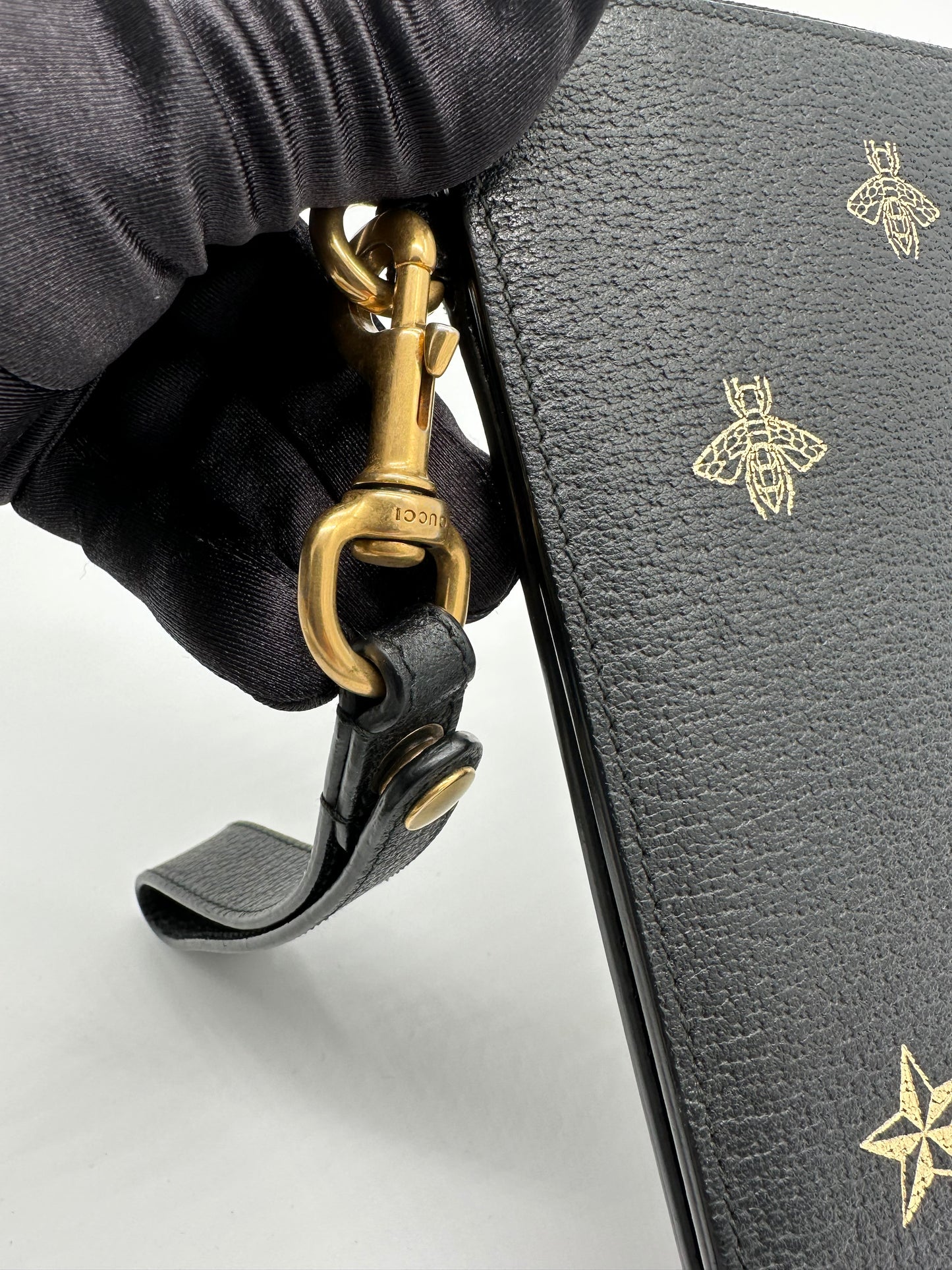 Luxury Soluciens Pre-Owned Large Black Leather Gucci Bee Clutch