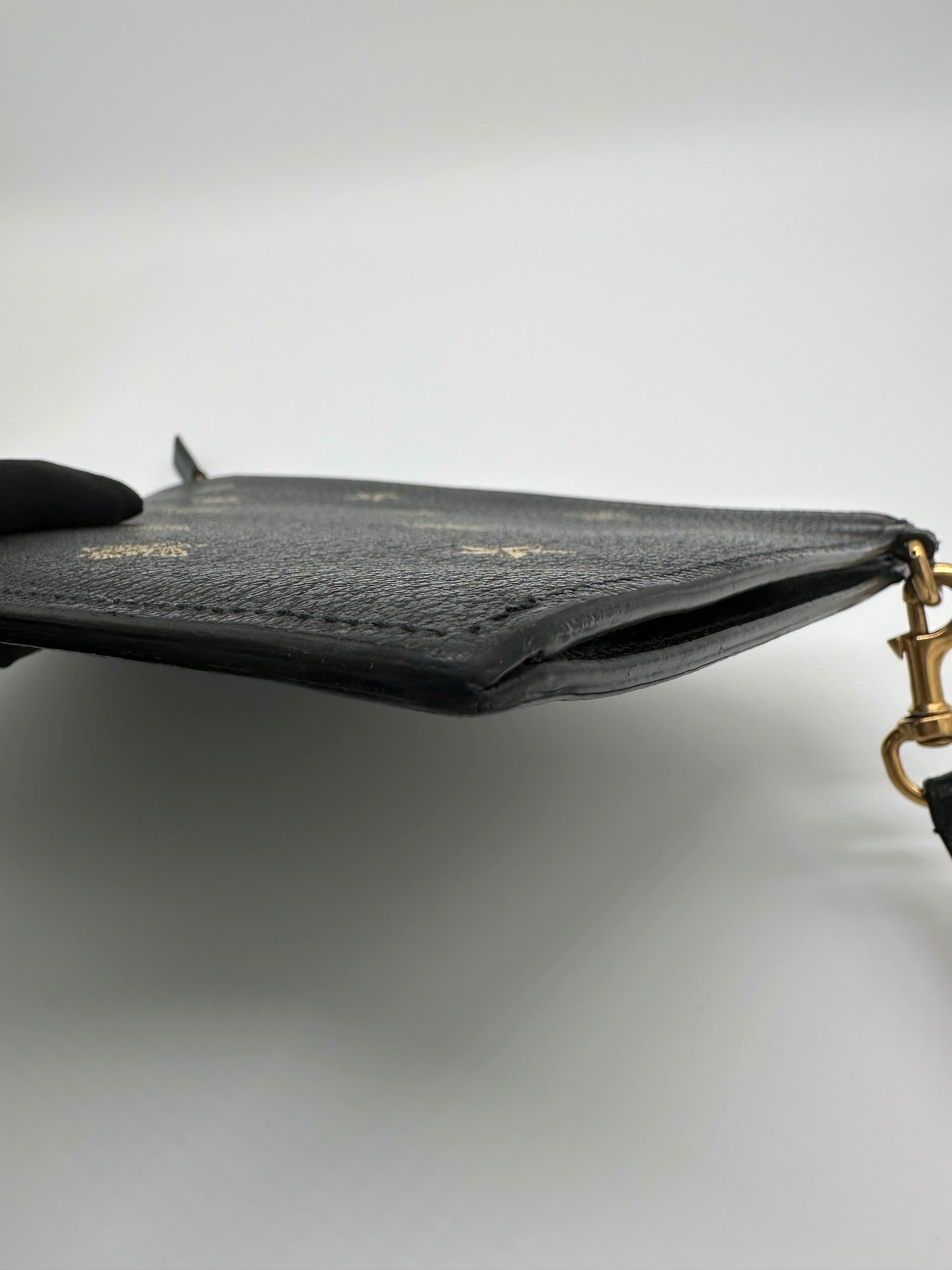 Luxury Soluciens Pre-Owned Large Black Leather Gucci Bee Clutch