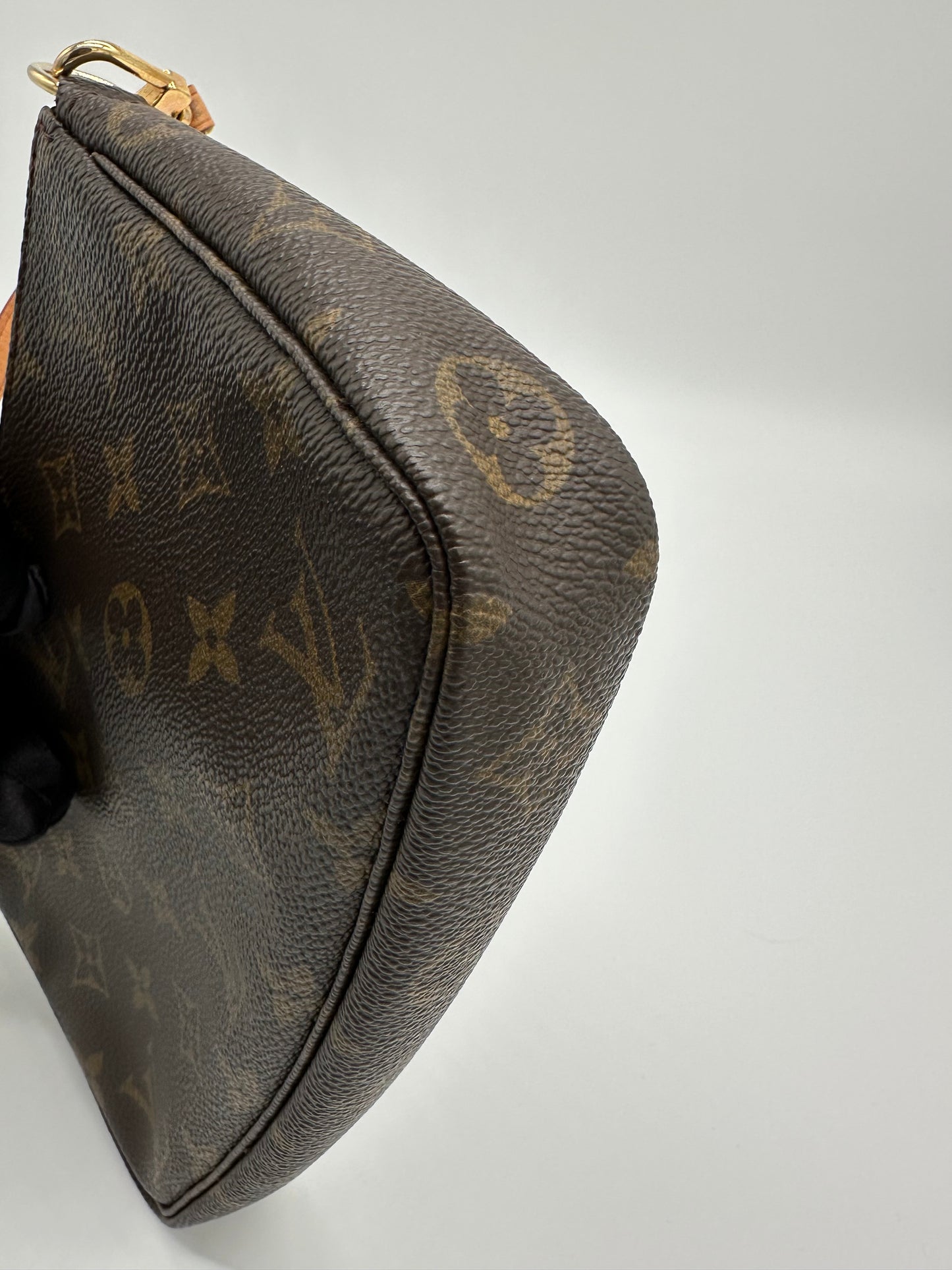 Luxury Soluciens Pre-Owned Louis Vuitton Vintage Monogram Coated Canvas Pochette