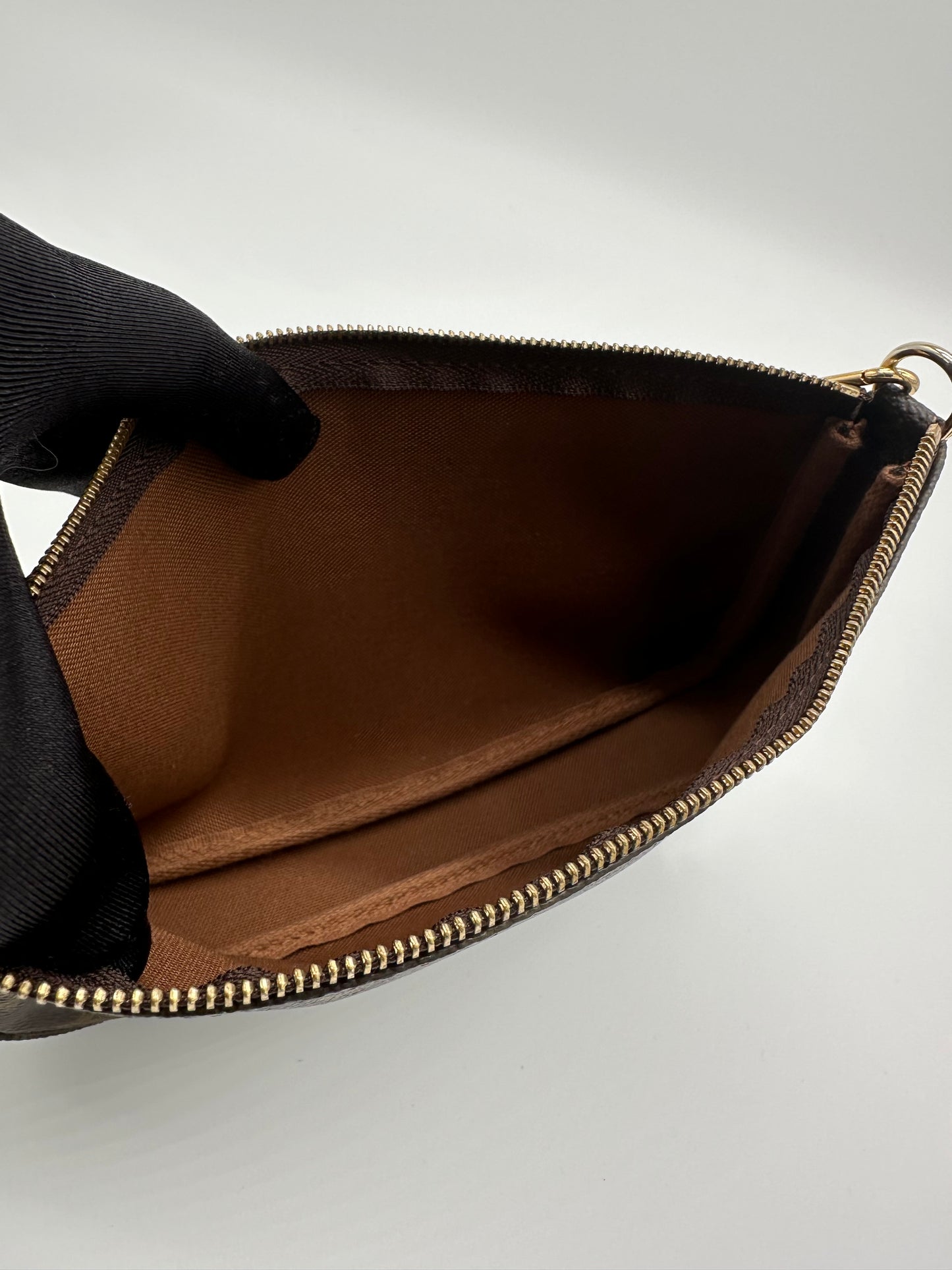 Luxury Soluciens Pre-Owned Louis Vuitton Vintage Monogram Coated Canvas Pochette