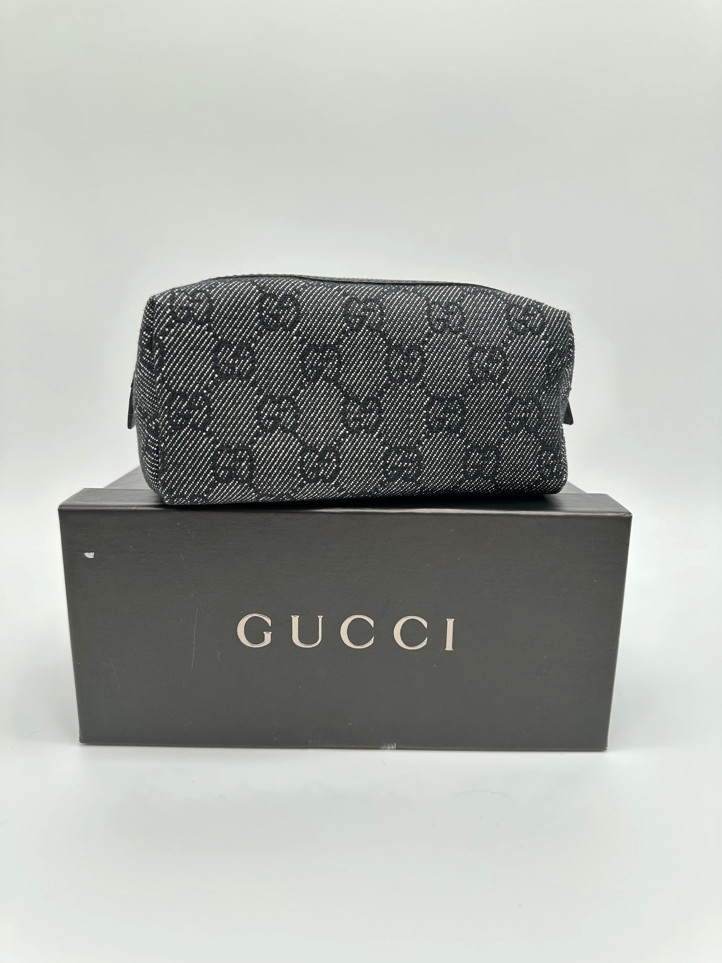 Luxury Soluciens Pre-owned Gucci Black Canvas and Leather Cosmetics Case