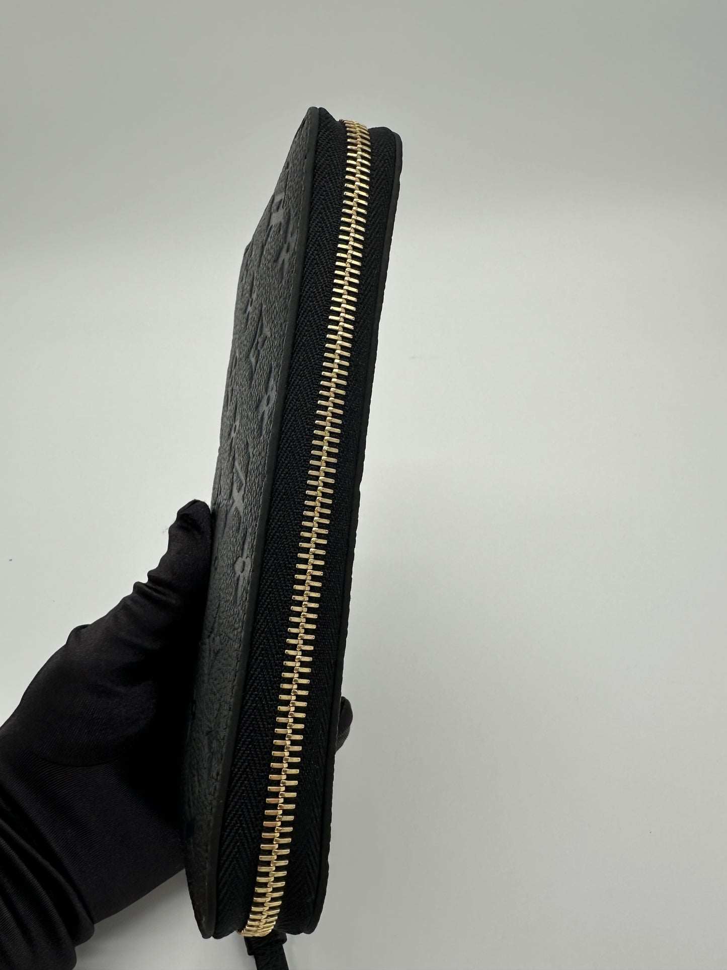 Luxury Soluciens Pre-owned Louis Vuitton Black Empreiente Leather Large Zippy Wallet