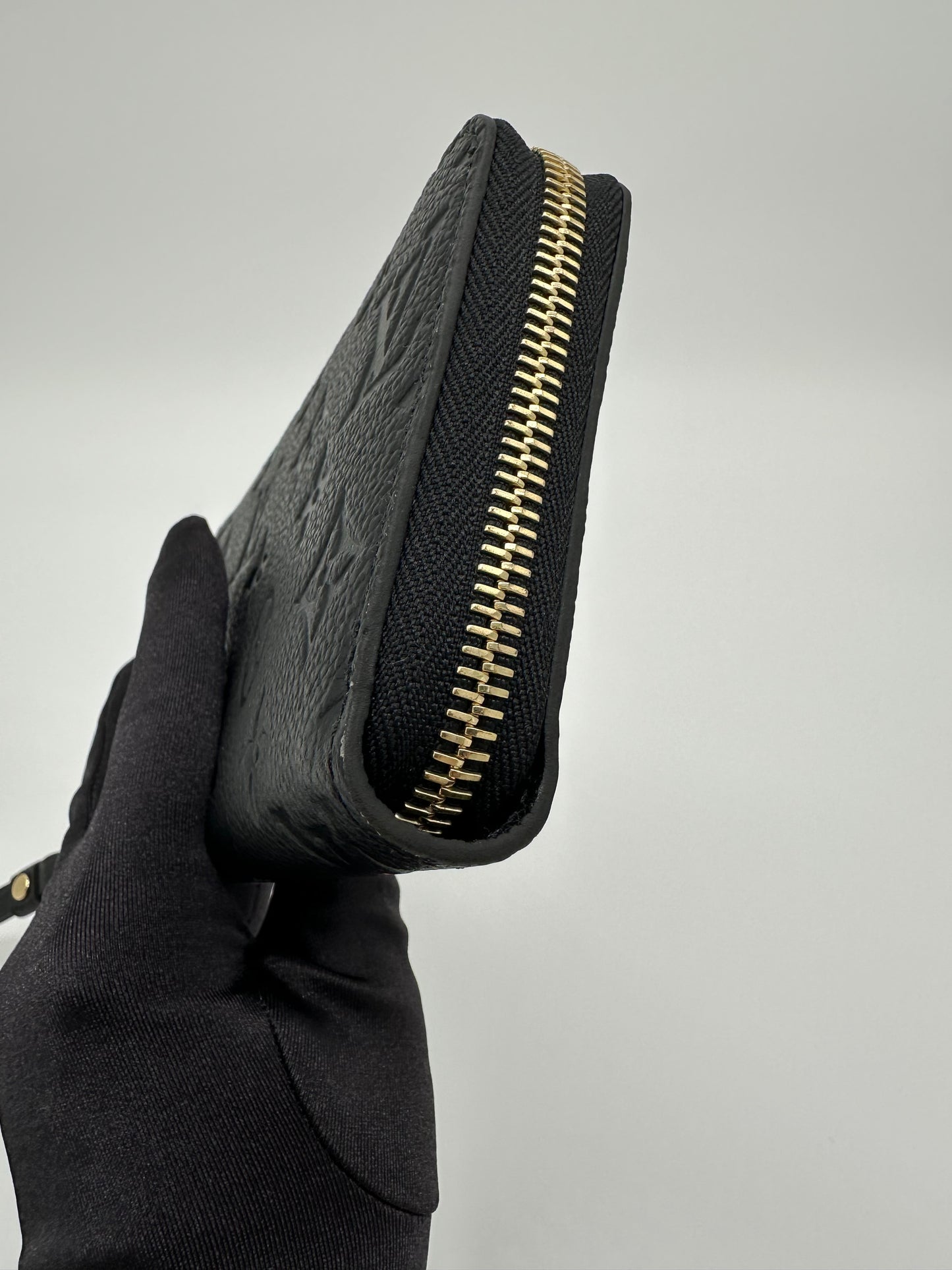 Luxury Soluciens Pre-owned Louis Vuitton Black Empreiente Leather Large Zippy Wallet
