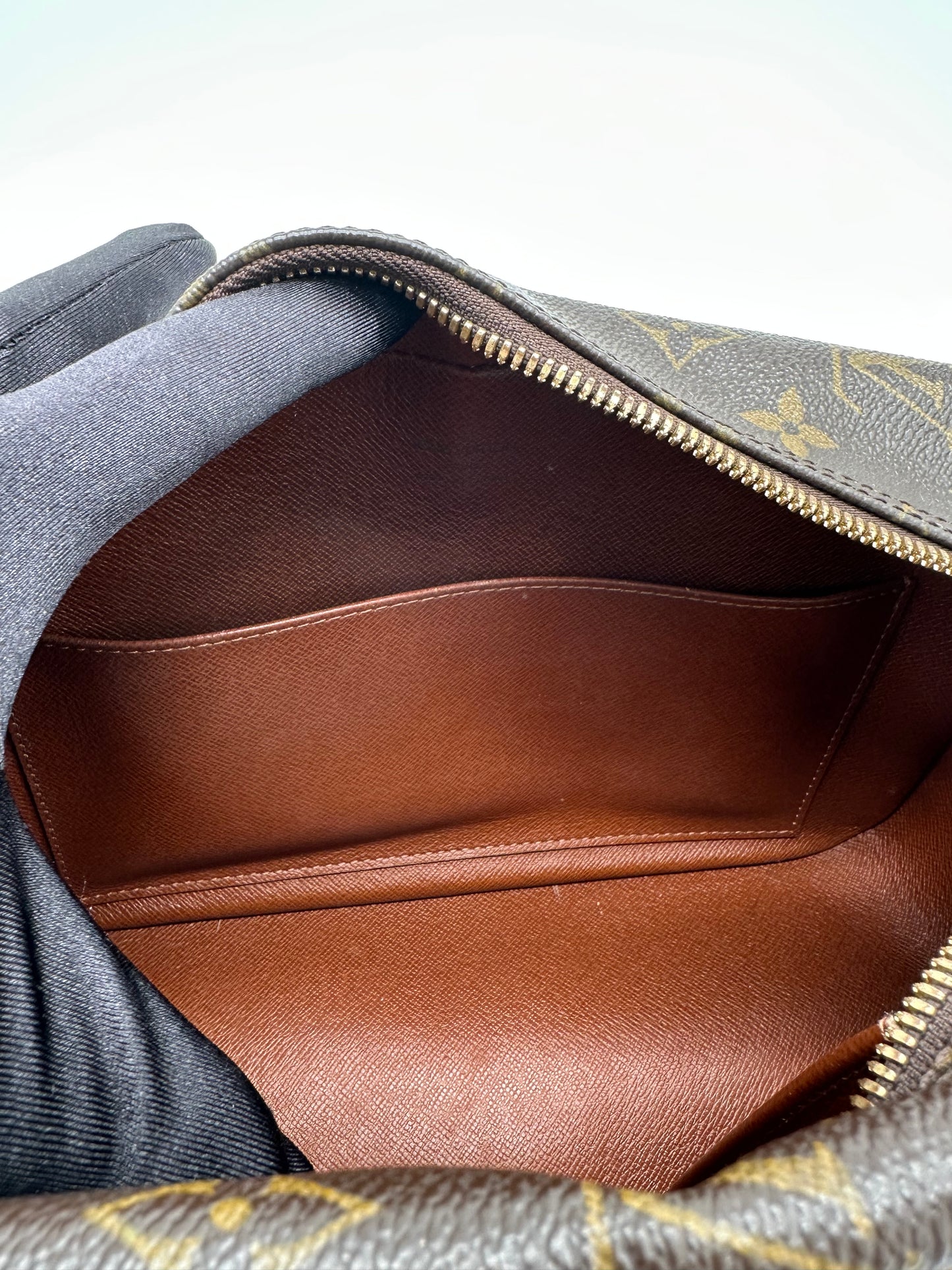 Luxury Soluciens Pre-Owned Louis Vuitton Vintage Cite Bag in Monogram Coated Canvas