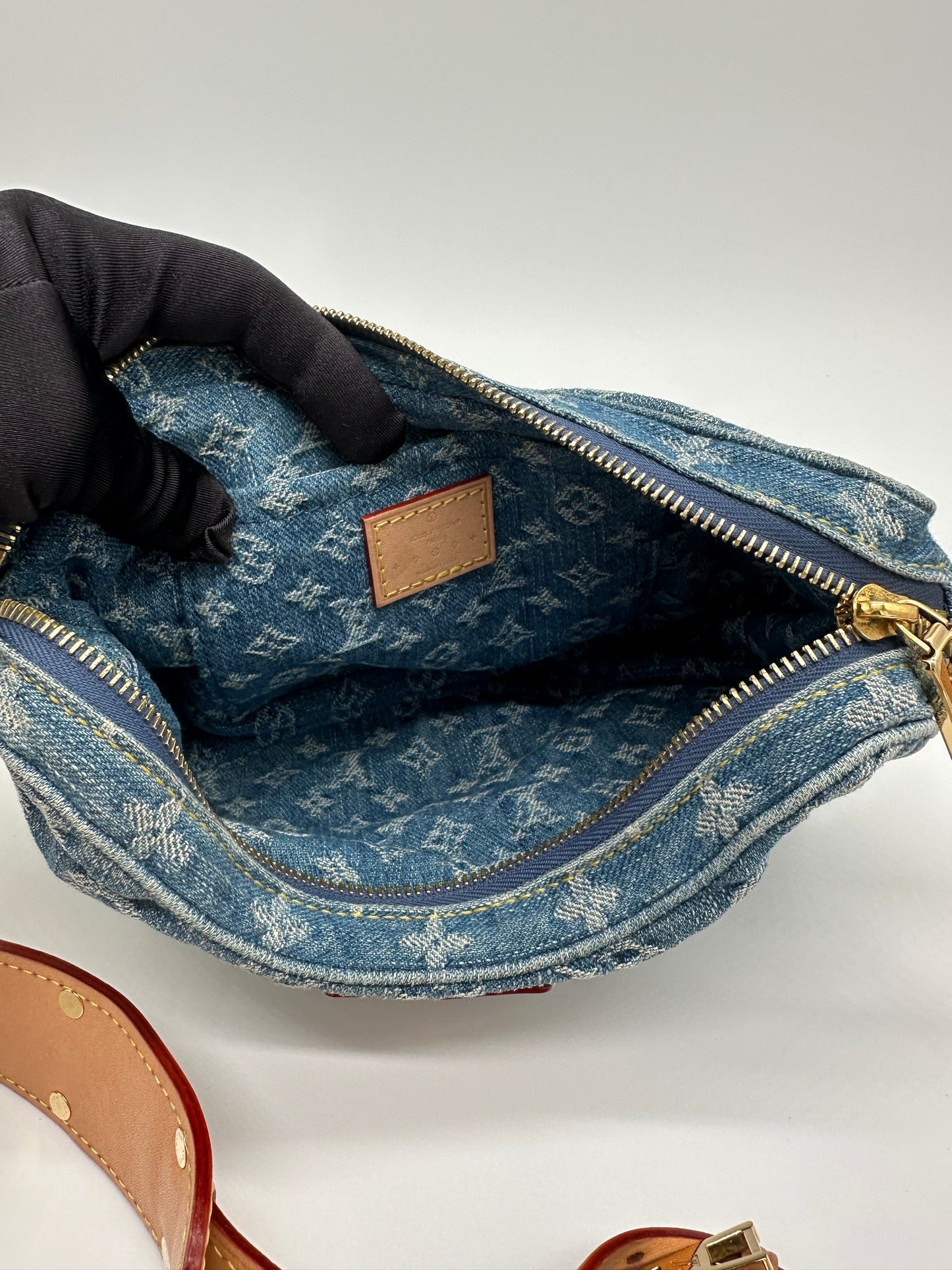 Luxury Soluciens Pre-owned Louis Vuitton Denim Double Croissant