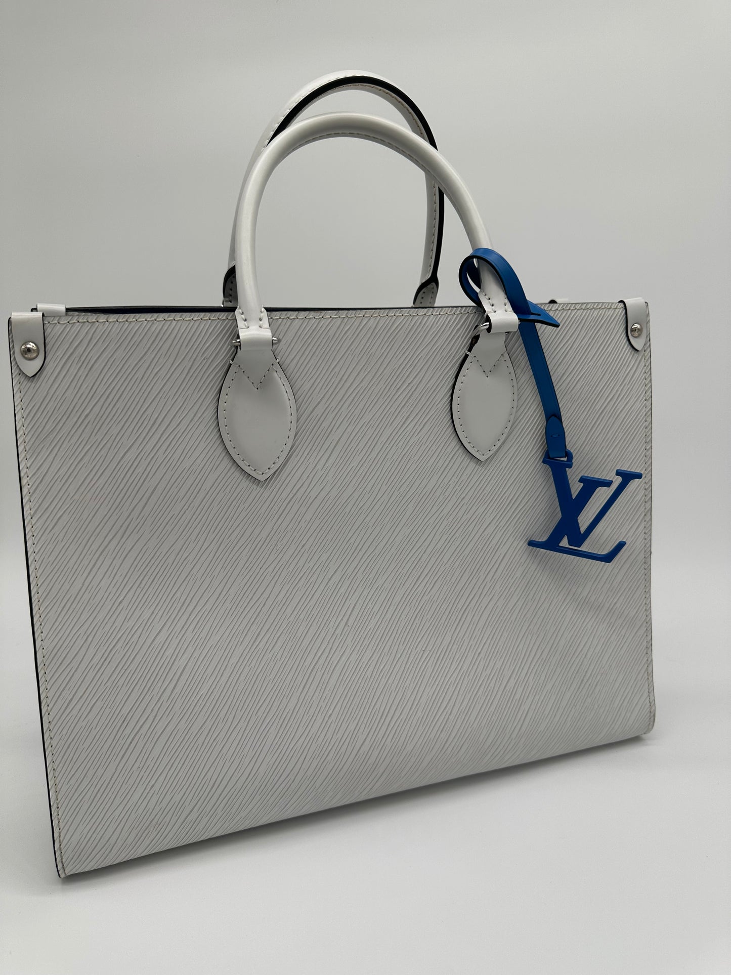 Luxury Soluciens Pre-Owned White Epi Leather On the Go MM