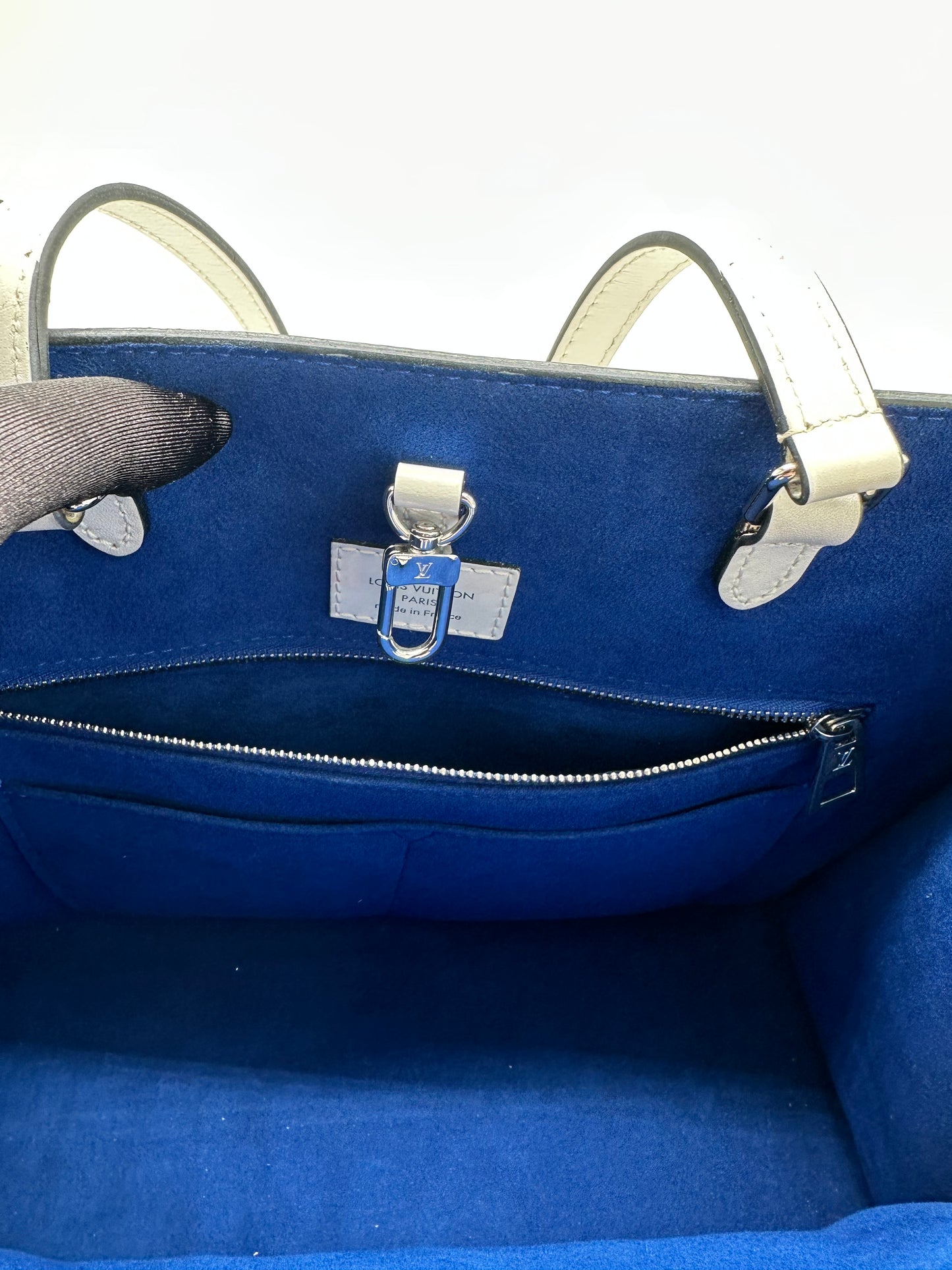 Luxury Soluciens Pre-Owned White Epi Leather On the Go MM