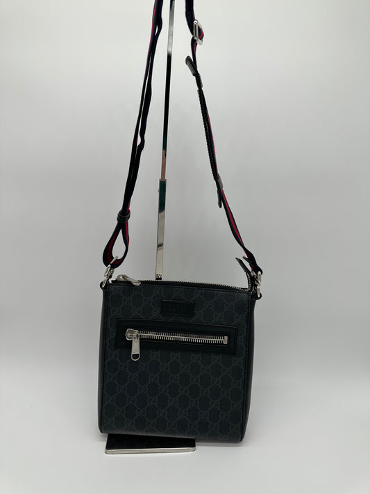 Luxury Soluciens Pre-owned Gucci supreme canvas and leather crossbody bag