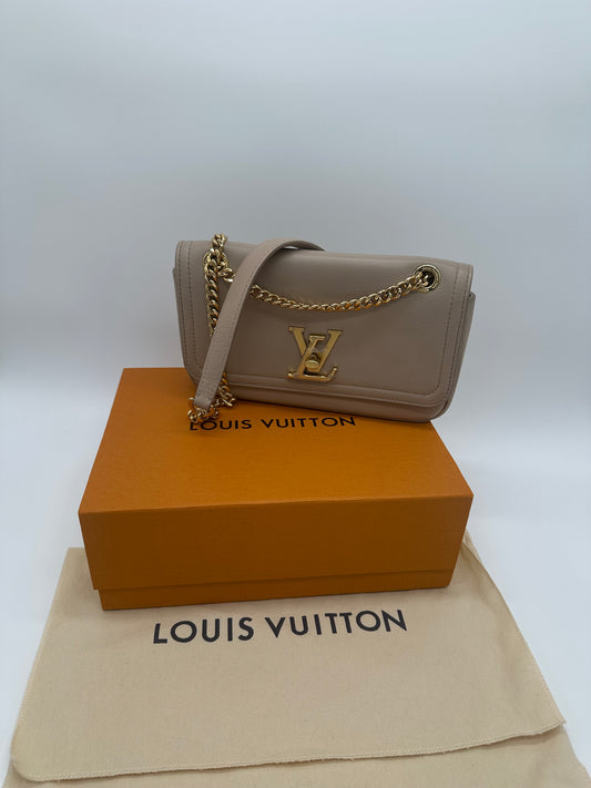Luxury Soluciens Pre-owned Louis Vuitton lock me shoulder chain bag