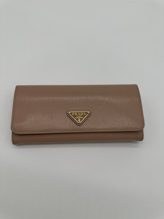Luxury Soluciens Pre-owned Prada beige grained leather flap wallet
